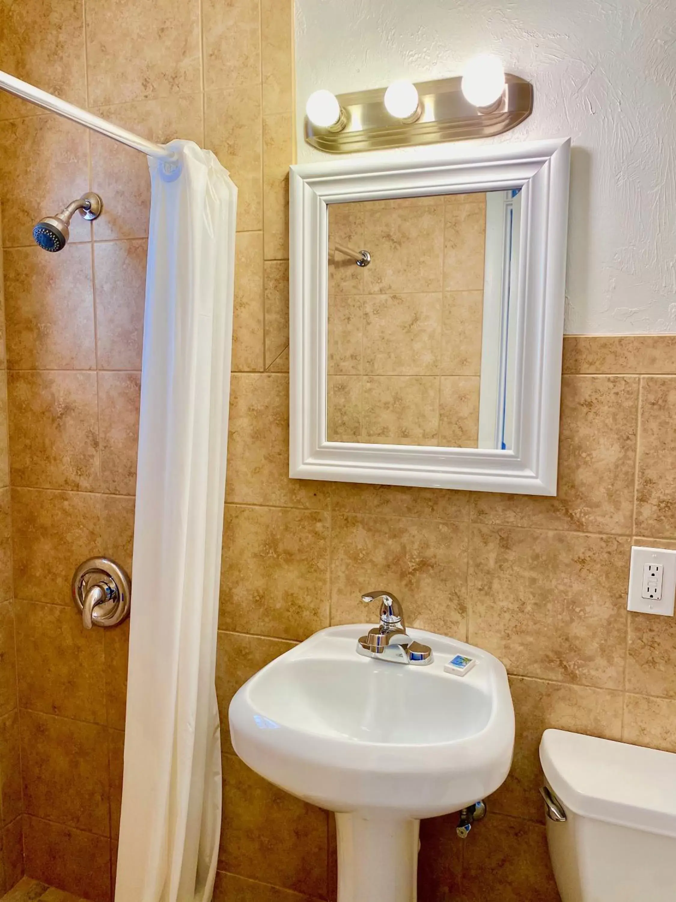 Bathroom in Glades Motel - Naples