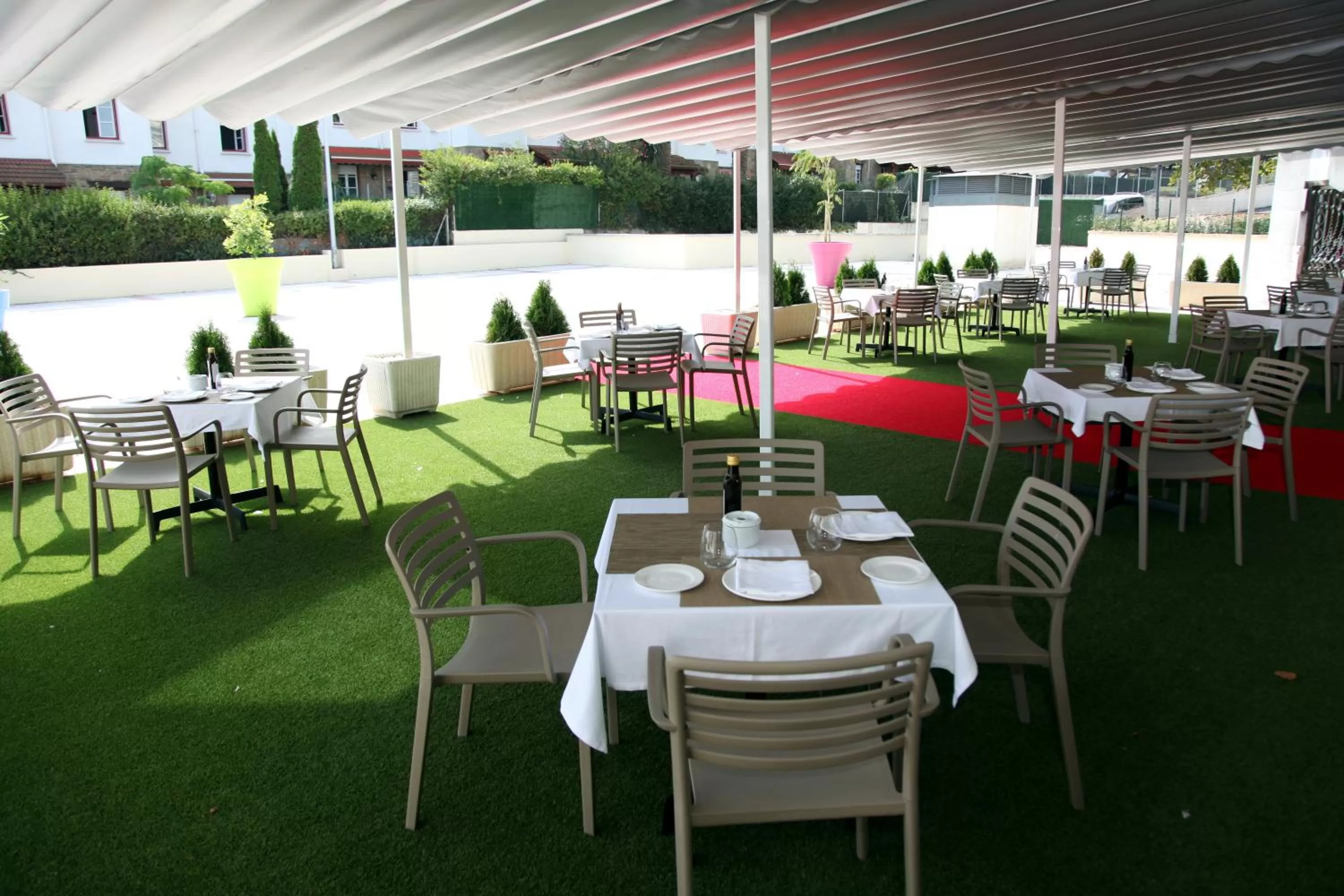 Facade/entrance in Hotel URH Palacio de Oriol