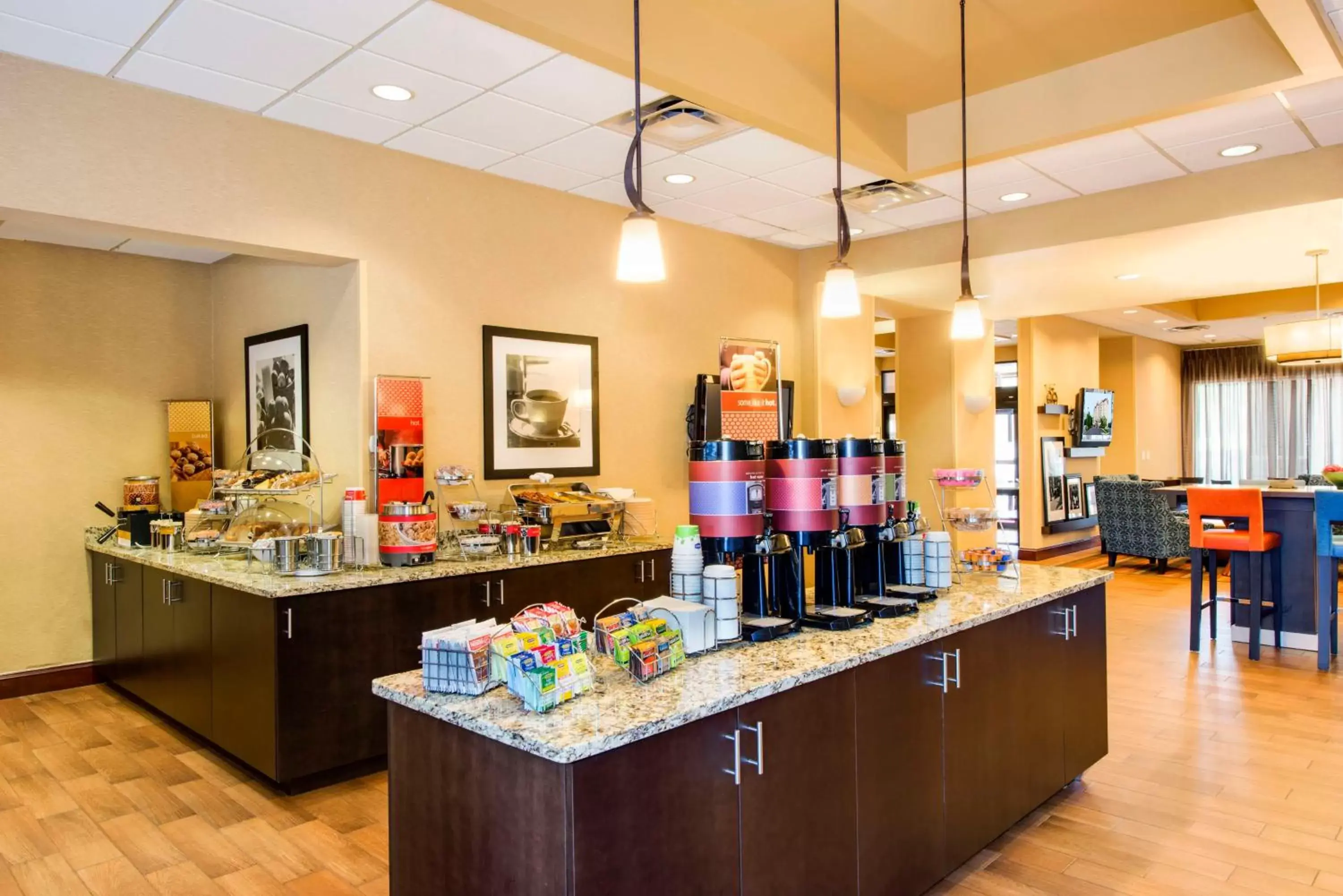 Dining area, Restaurant/Places to Eat in Hampton Inn & Suites Atlanta-Galleria