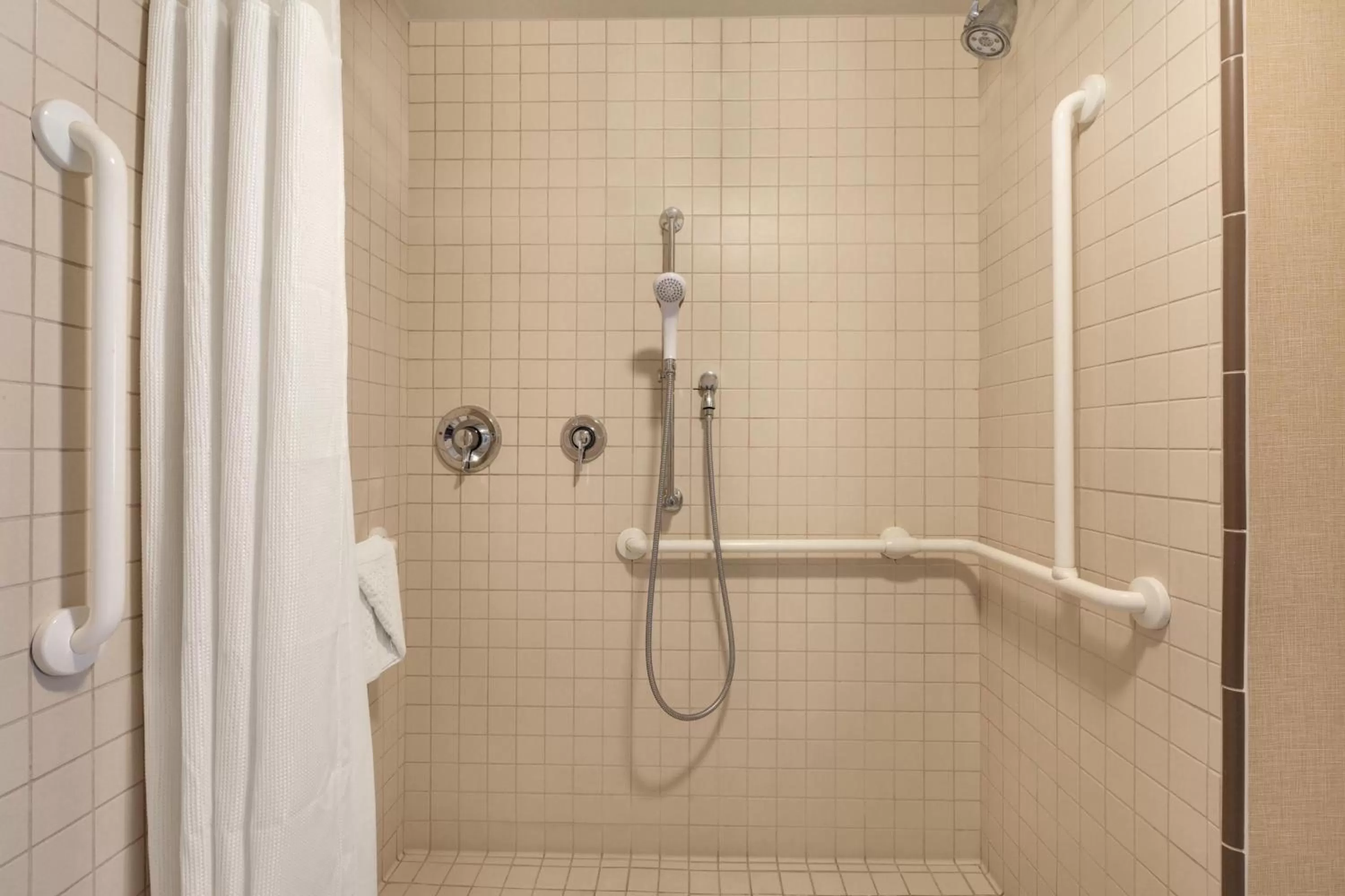 Bathroom in Residence Inn by Marriott Charleston North/Ashley Phosphate