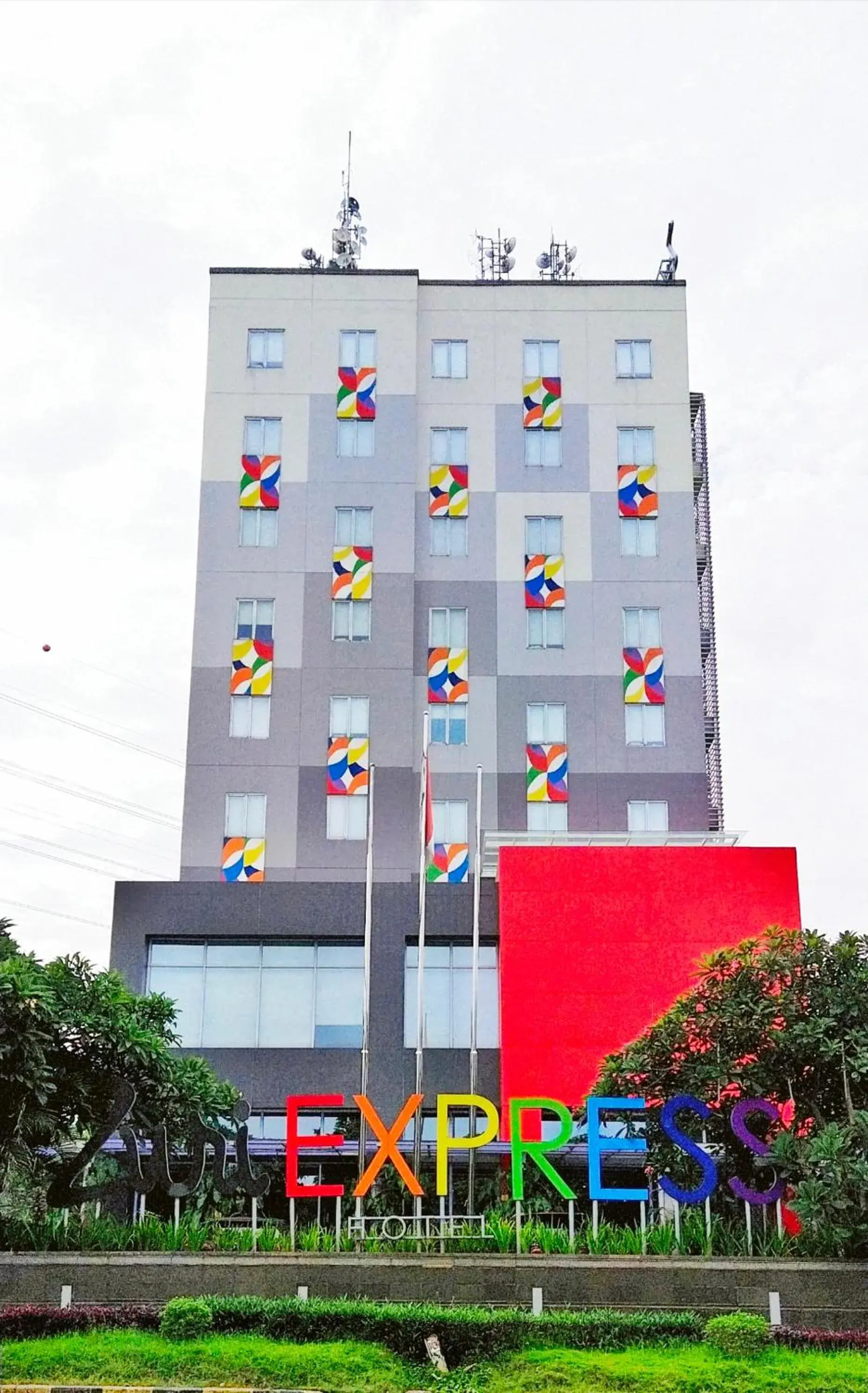 Property building in Zuri Express Lippo Cikarang Property building in Zuri Express Lippo Cikarang