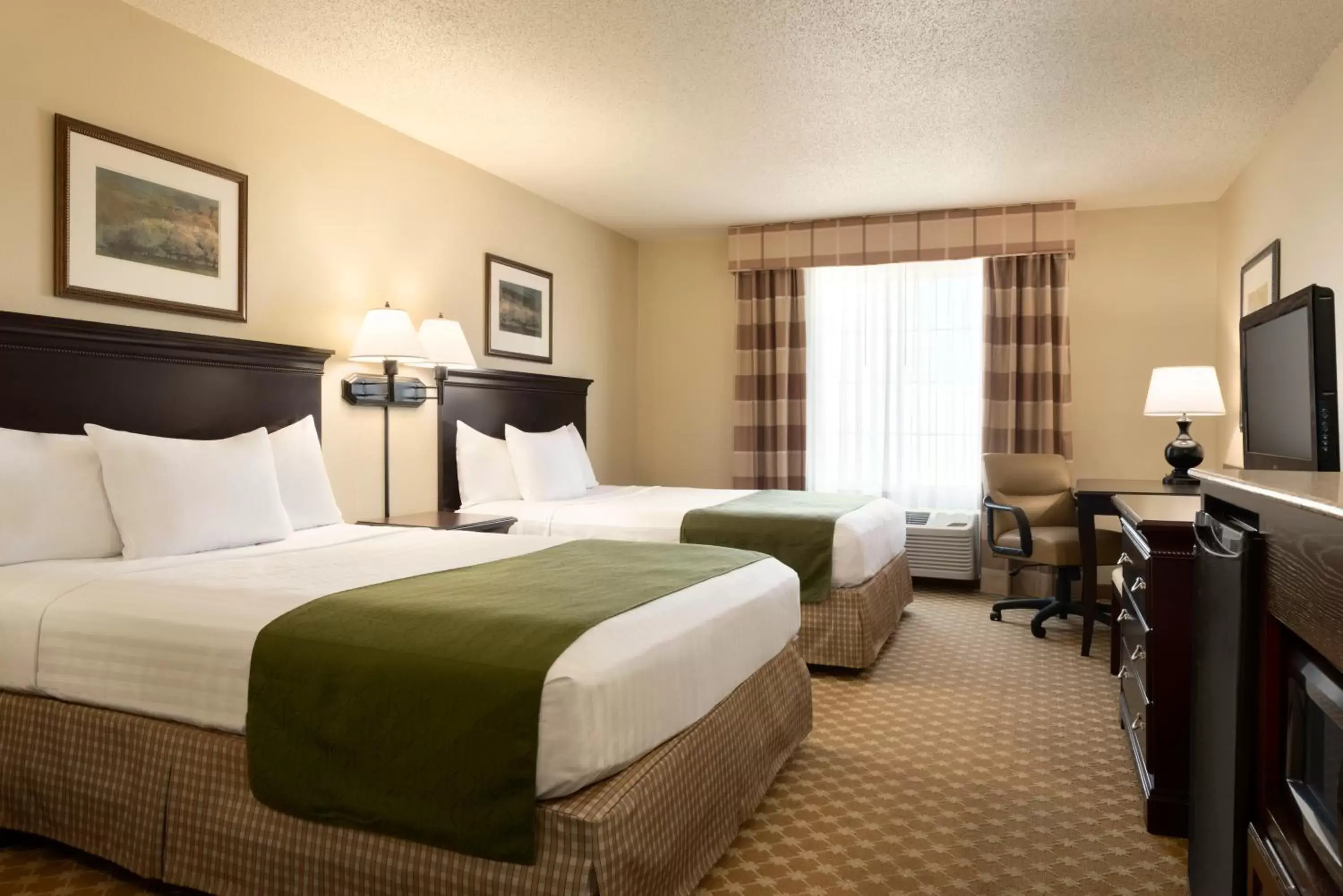 Bedroom, Bed in Country Inn & Suites by Radisson, Chanhassen, MN