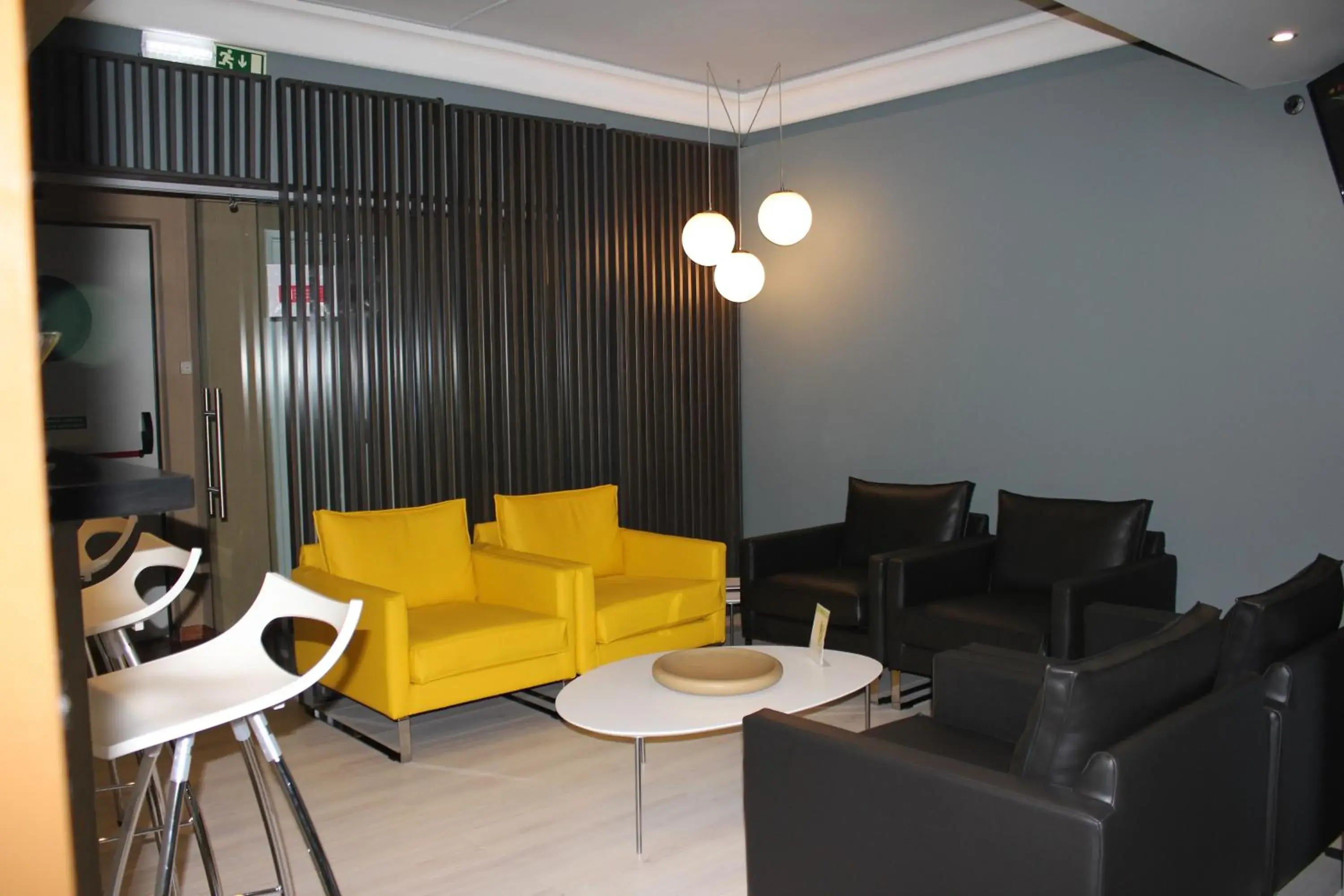 Communal lounge/ TV room, Seating Area in Imperador Hotel