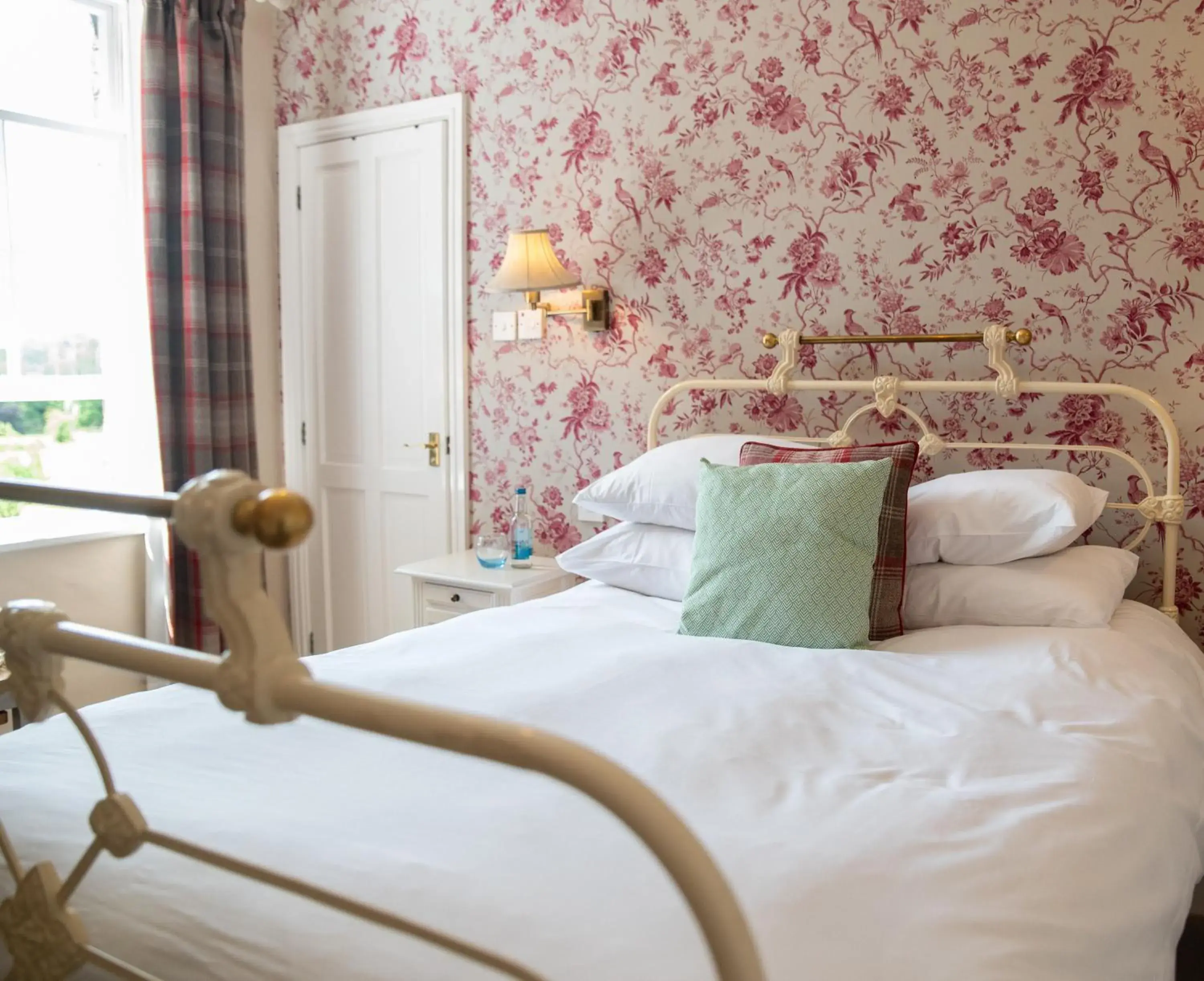 Bedroom, Bed in Sweeney Hall Hotel