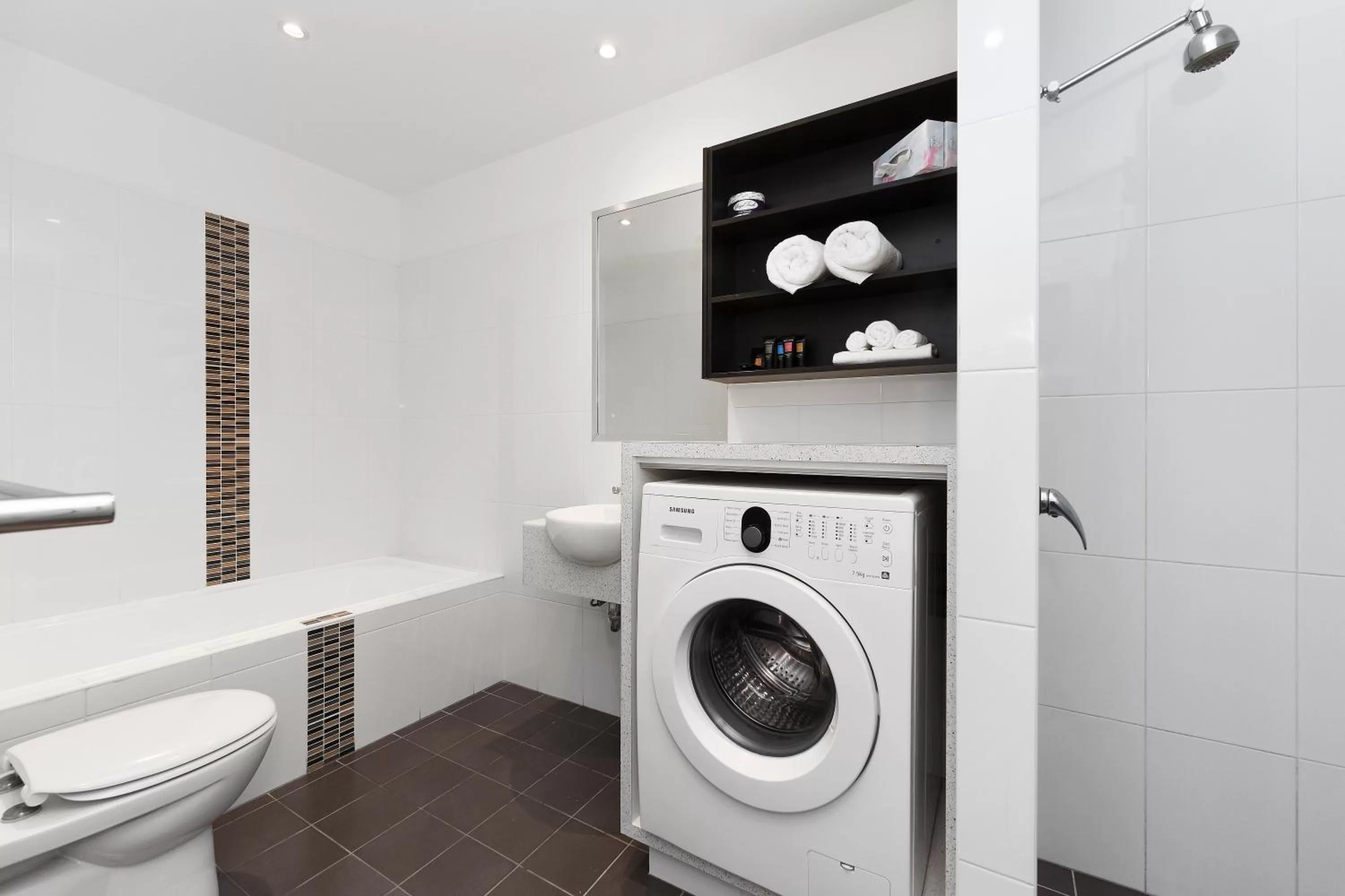 Shower in Mantra Quayside Port Macquarie