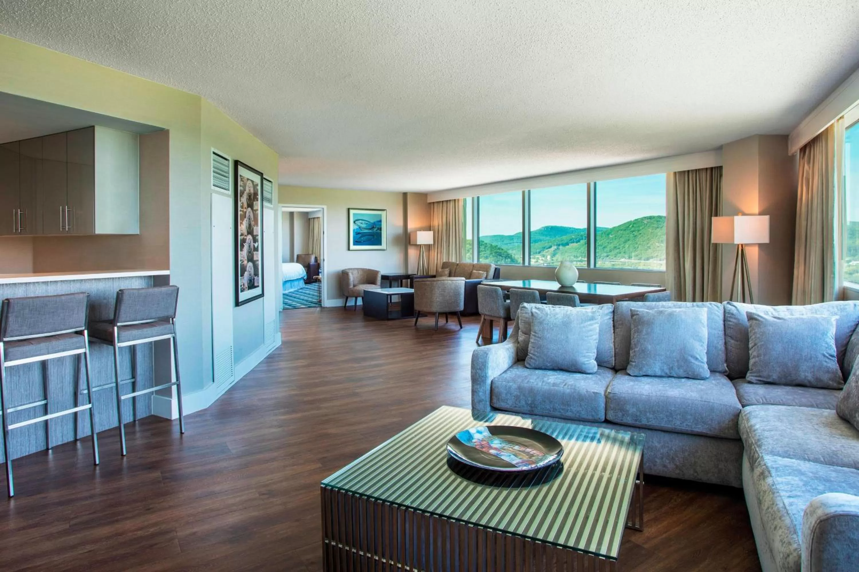 Living room, Seating Area in Sheraton Mahwah