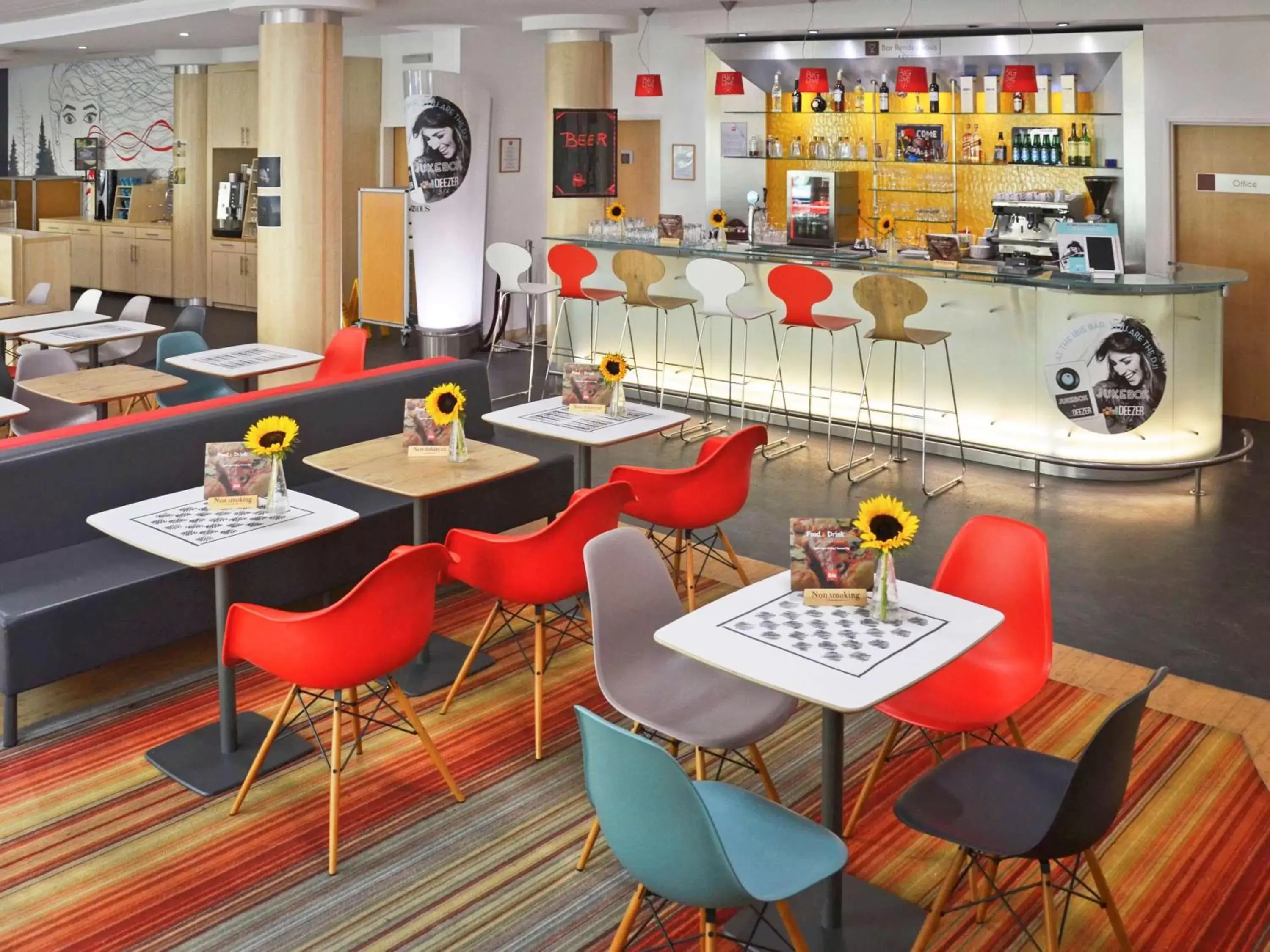 Lounge or bar, Restaurant/Places to Eat in Ibis Győr