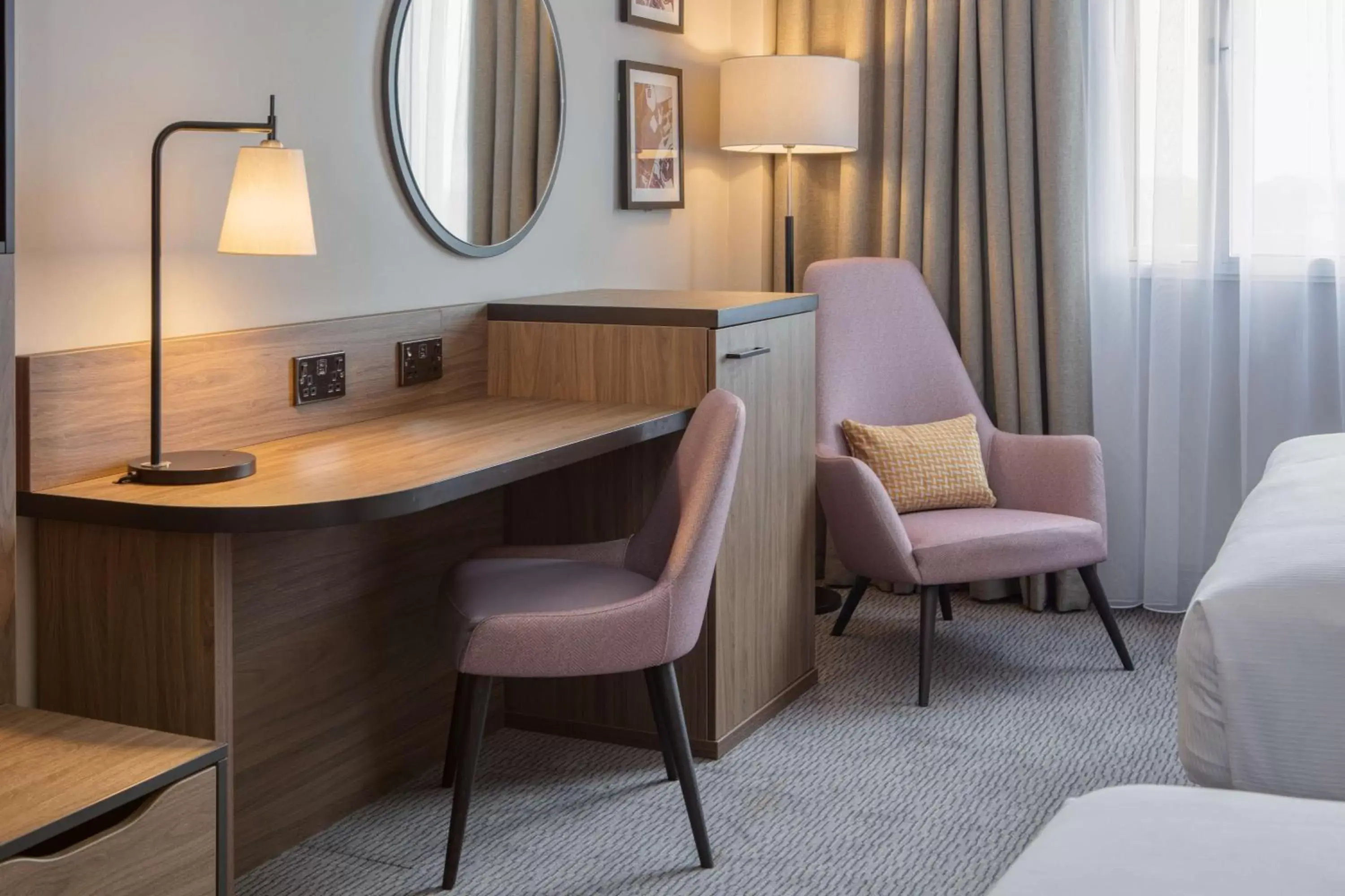 Bedroom in DoubleTree by Hilton Dartford Bridge