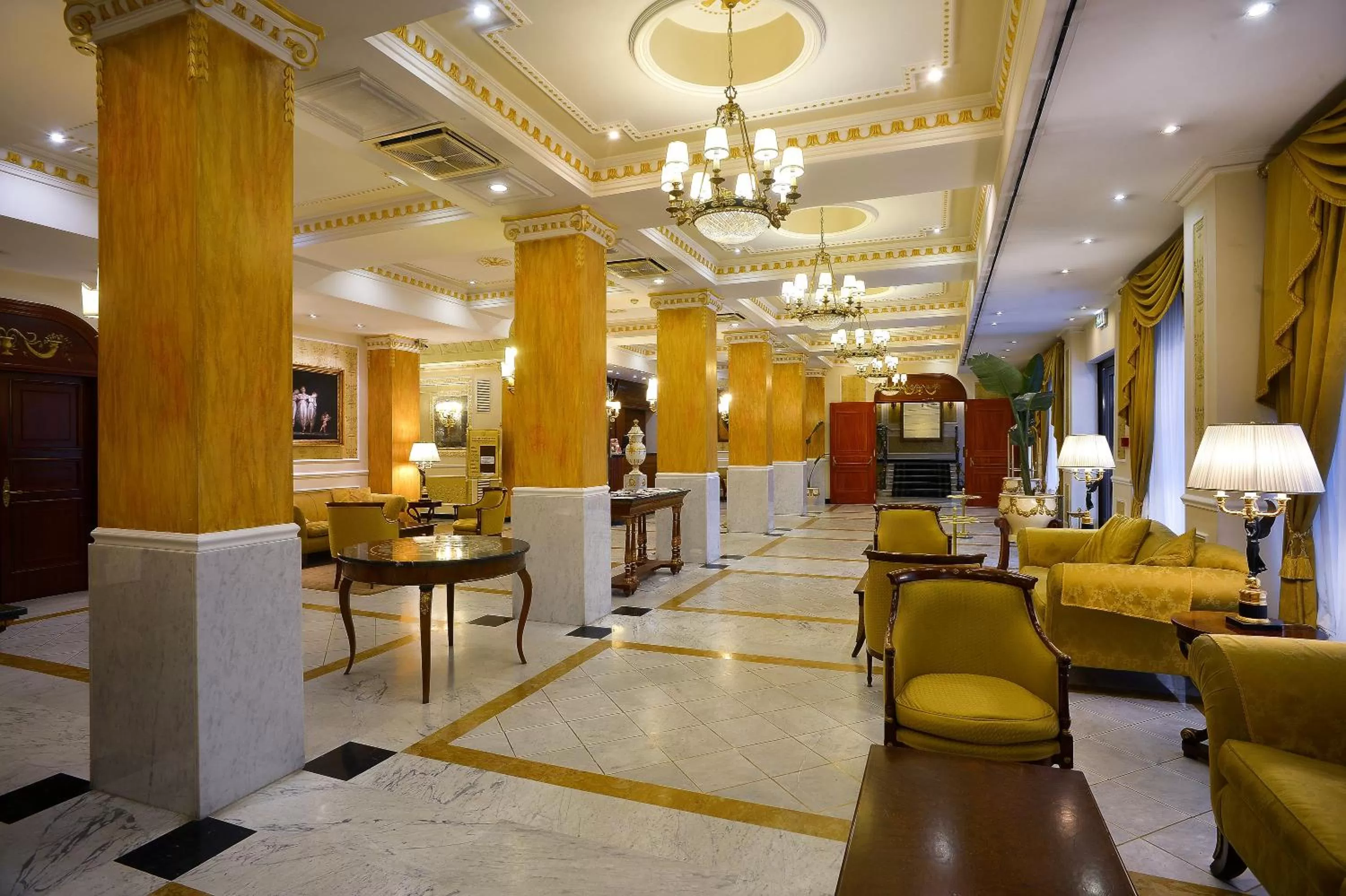 Lobby or reception in Zanhotel Europa