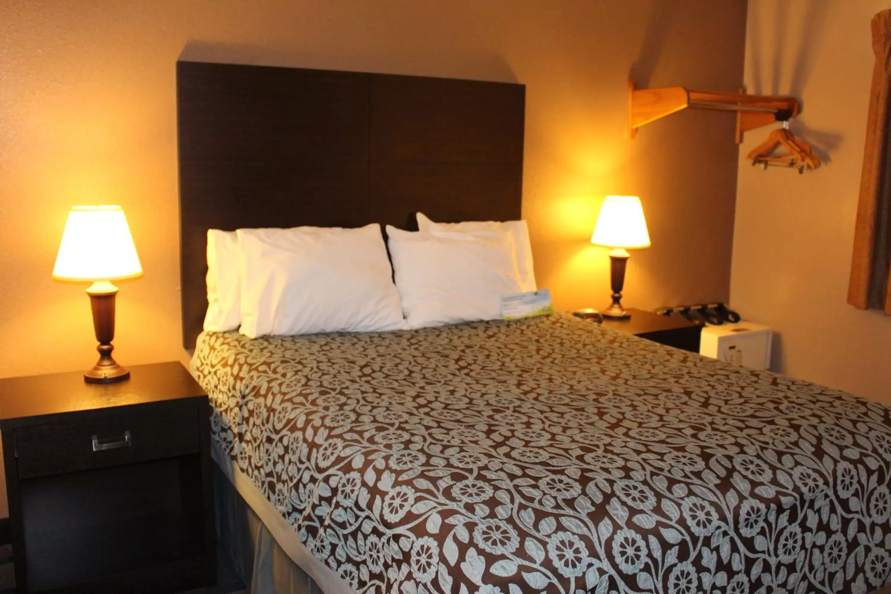 Bedroom, Bed in Days Inn by Wyndham Watertown