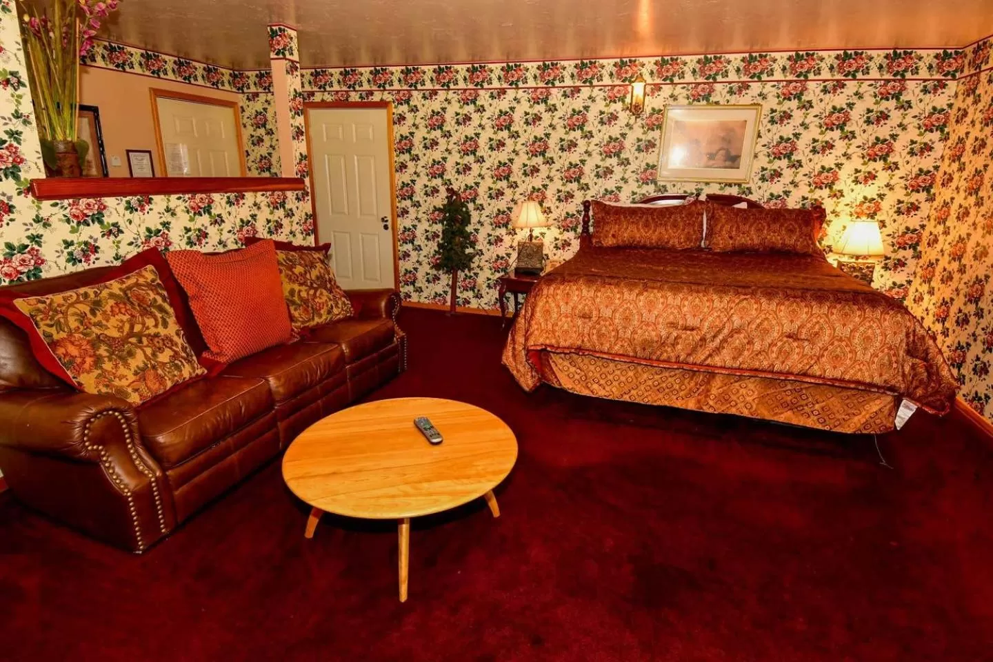 Seating area, Bed in Black Forest Lodge