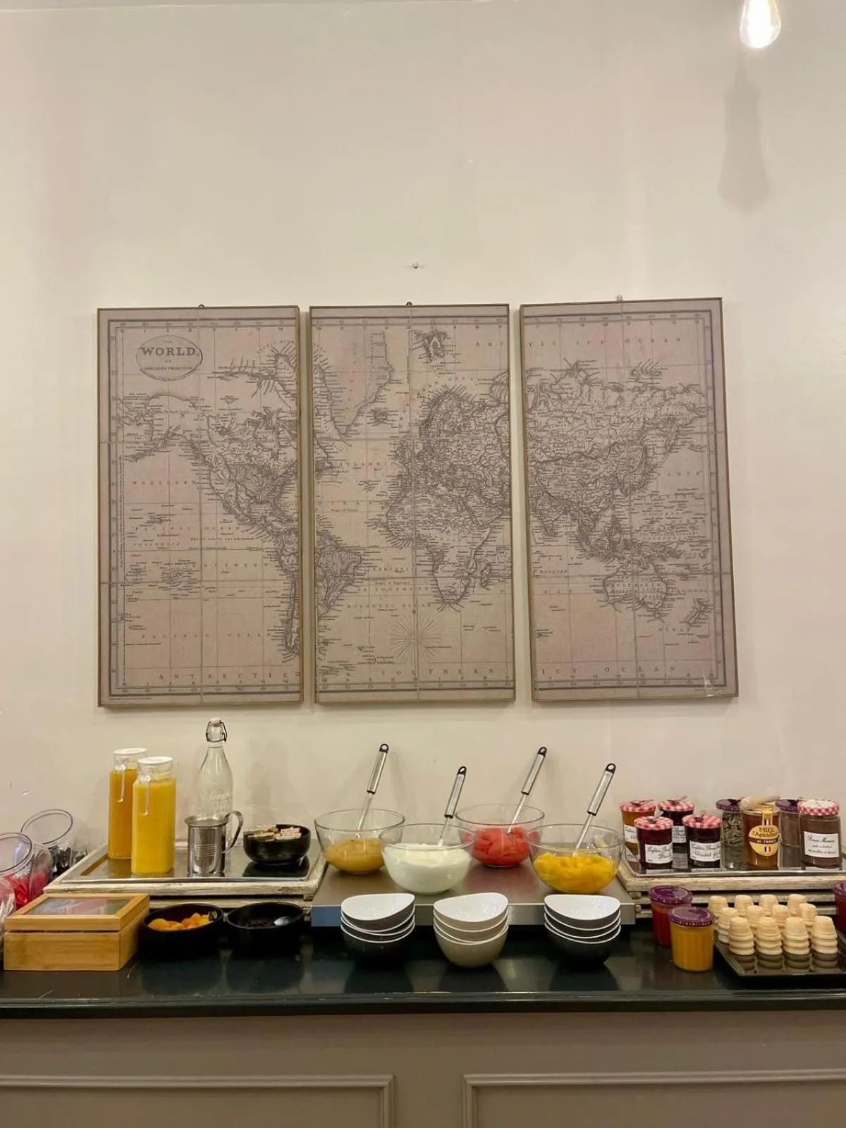 Breakfast in Royal Hôtel Angers