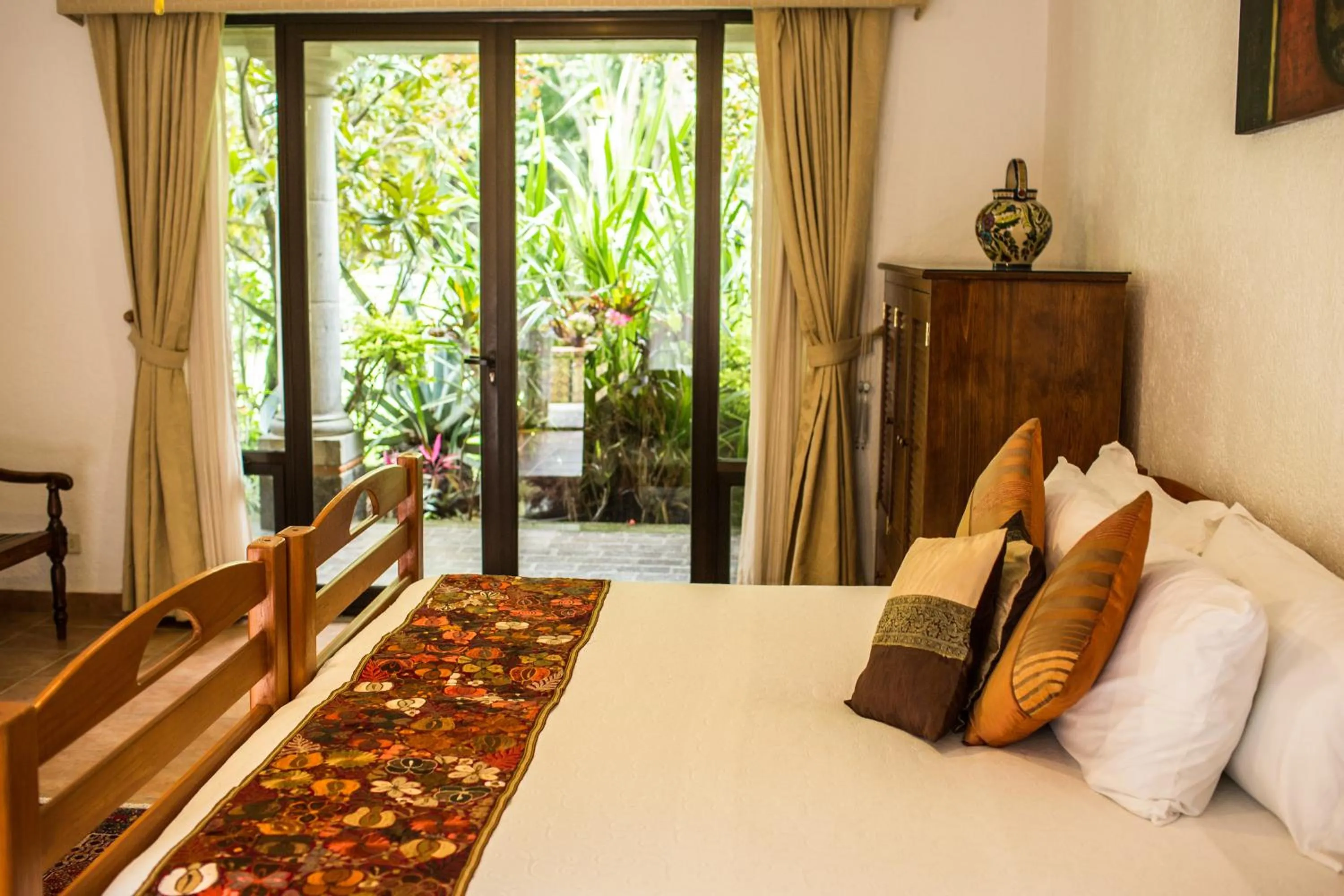 Garden view, Bed in La Buena Vibra Wellness Resort & Spa