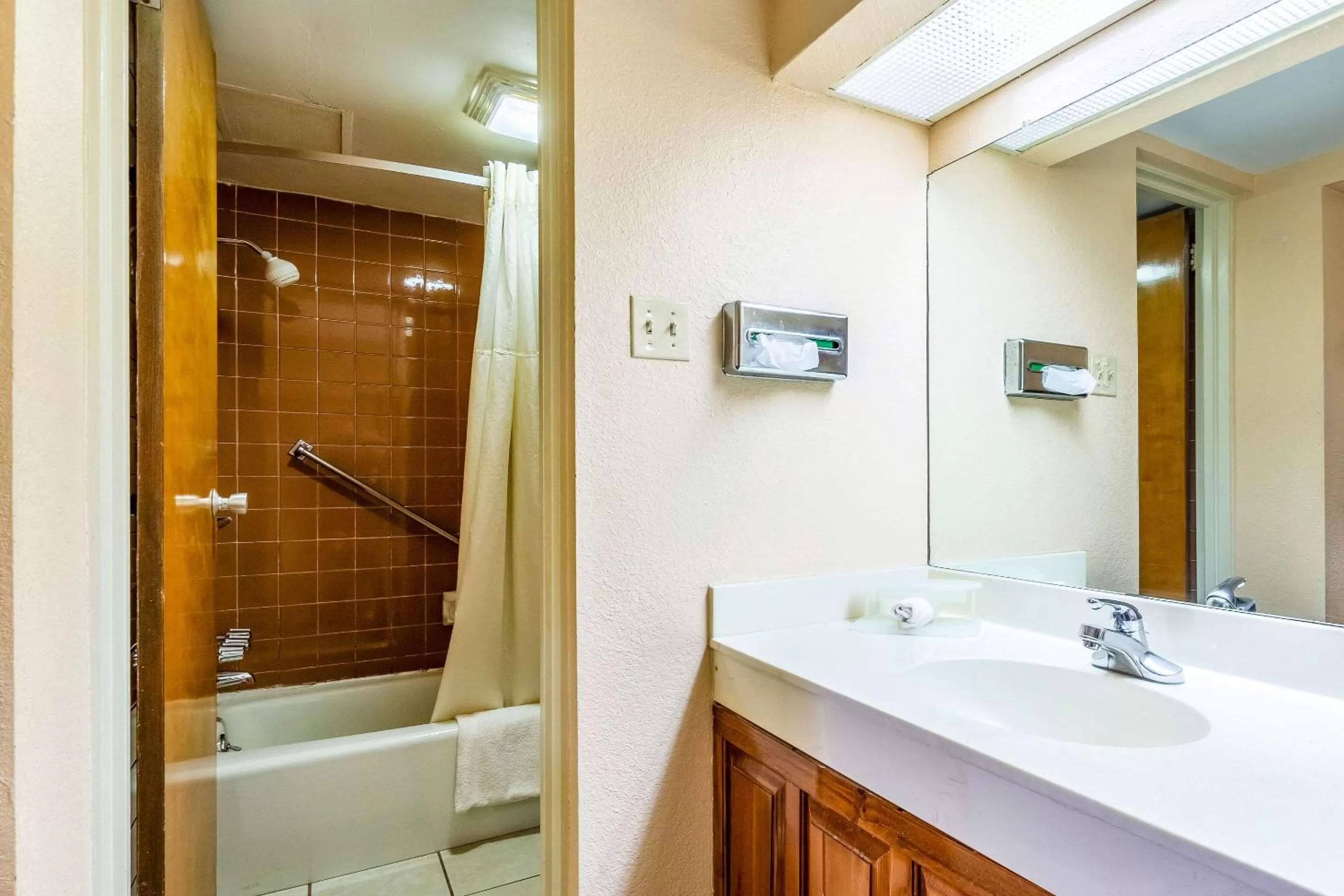 Bedroom in Econo Lodge Rocky Top