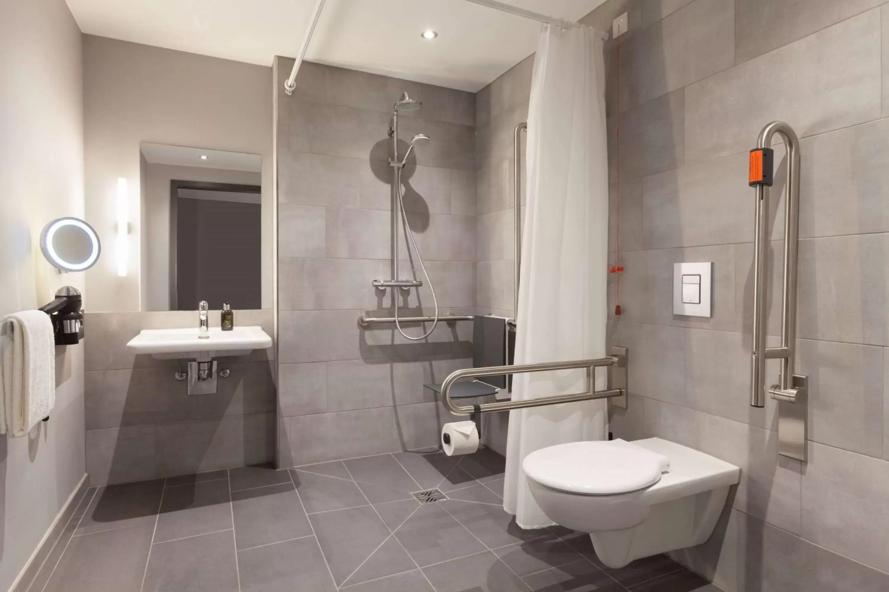 Shower, Bathroom in Vienna House Easy by Wyndham Bremen