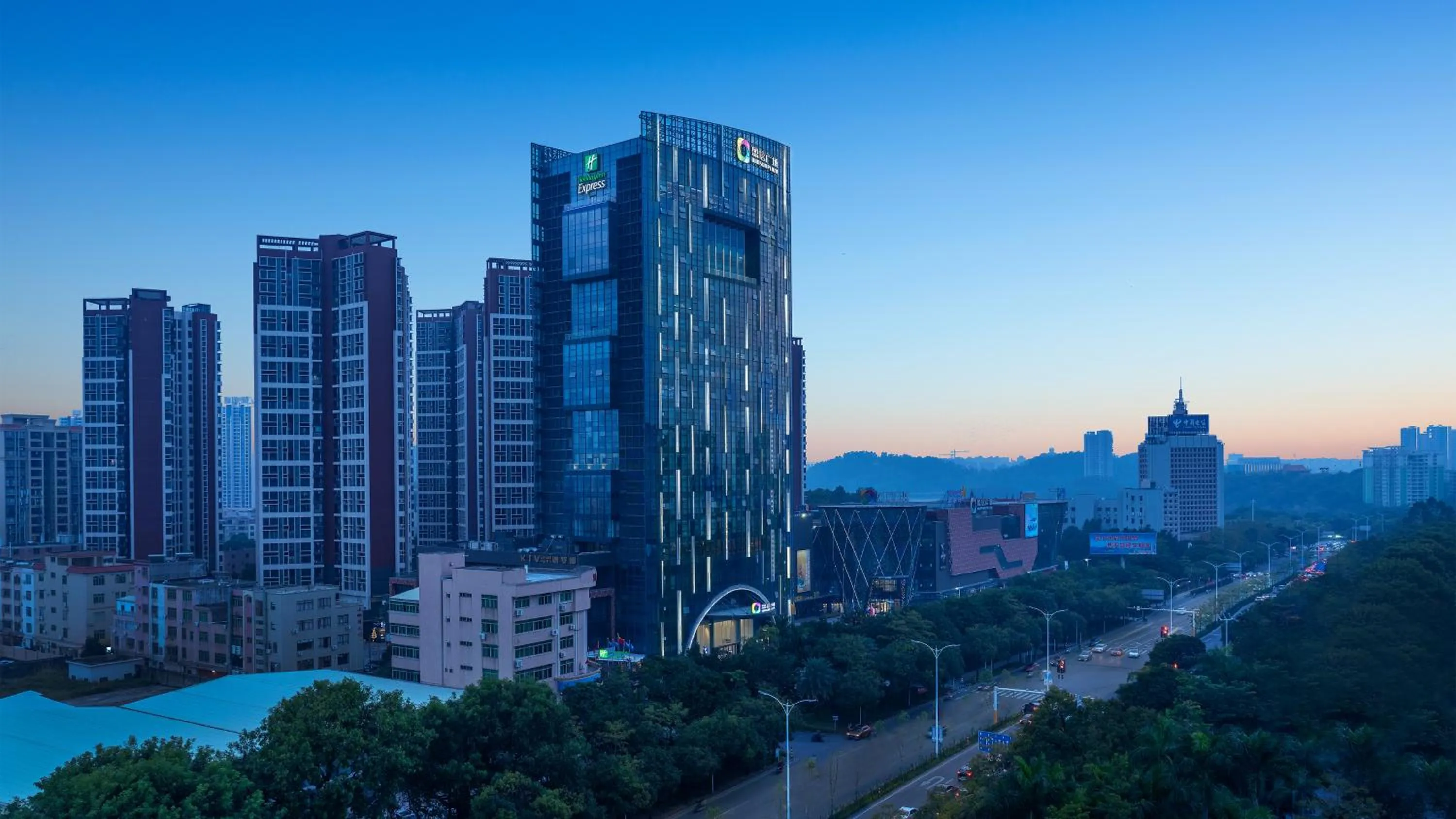 Off site in Holiday Inn Express Yangjiang City Center by IHG