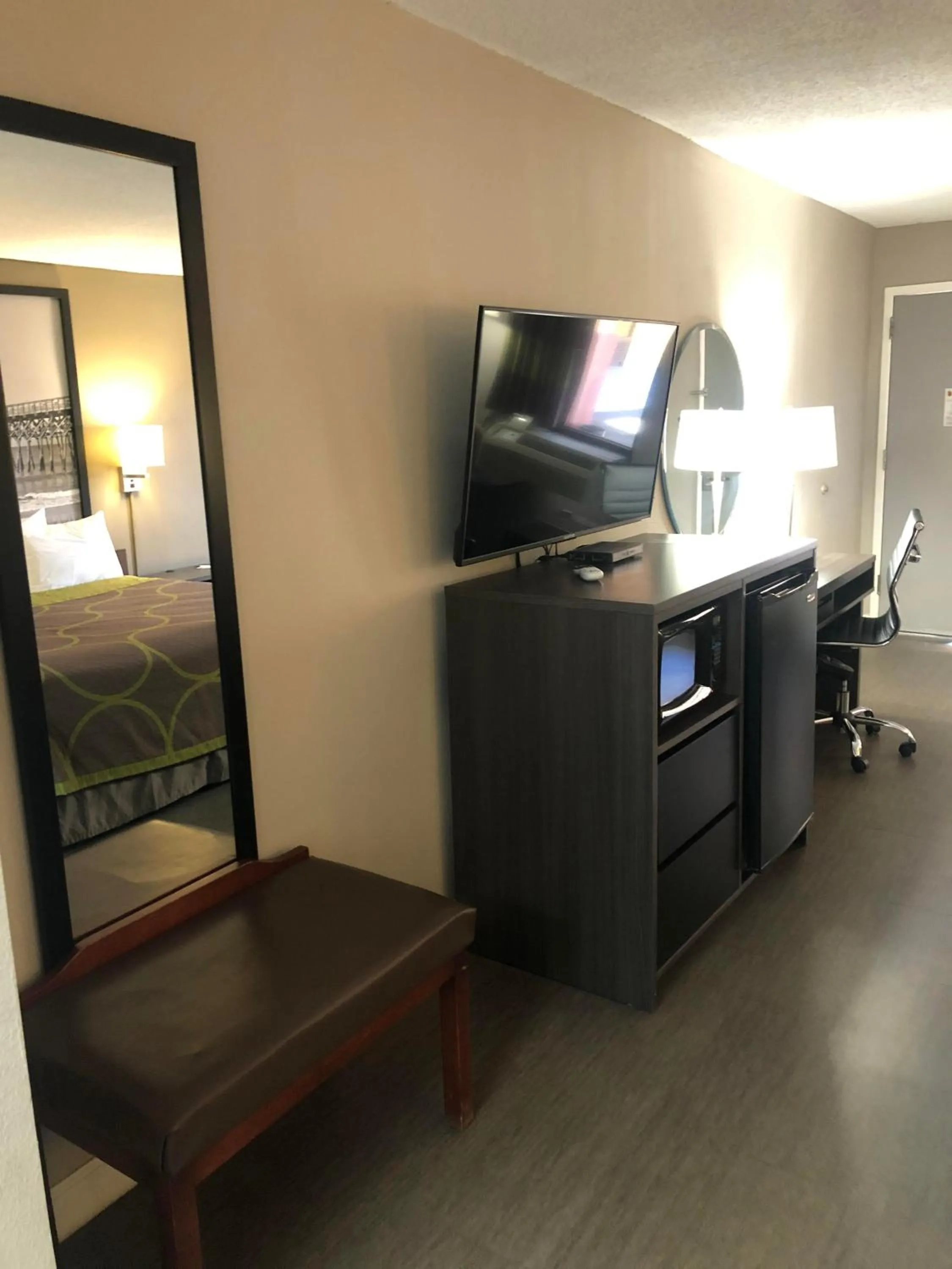 Super 8 by Wyndham Orangeburg Near I-26