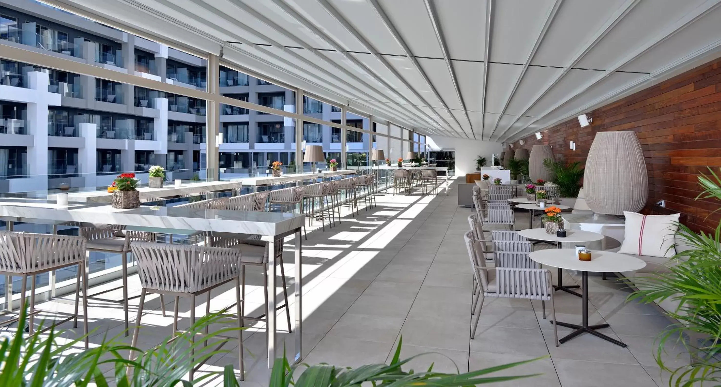 Balcony/Terrace, Restaurant/Places to Eat in INNSiDE by Meliá Palma Bosque