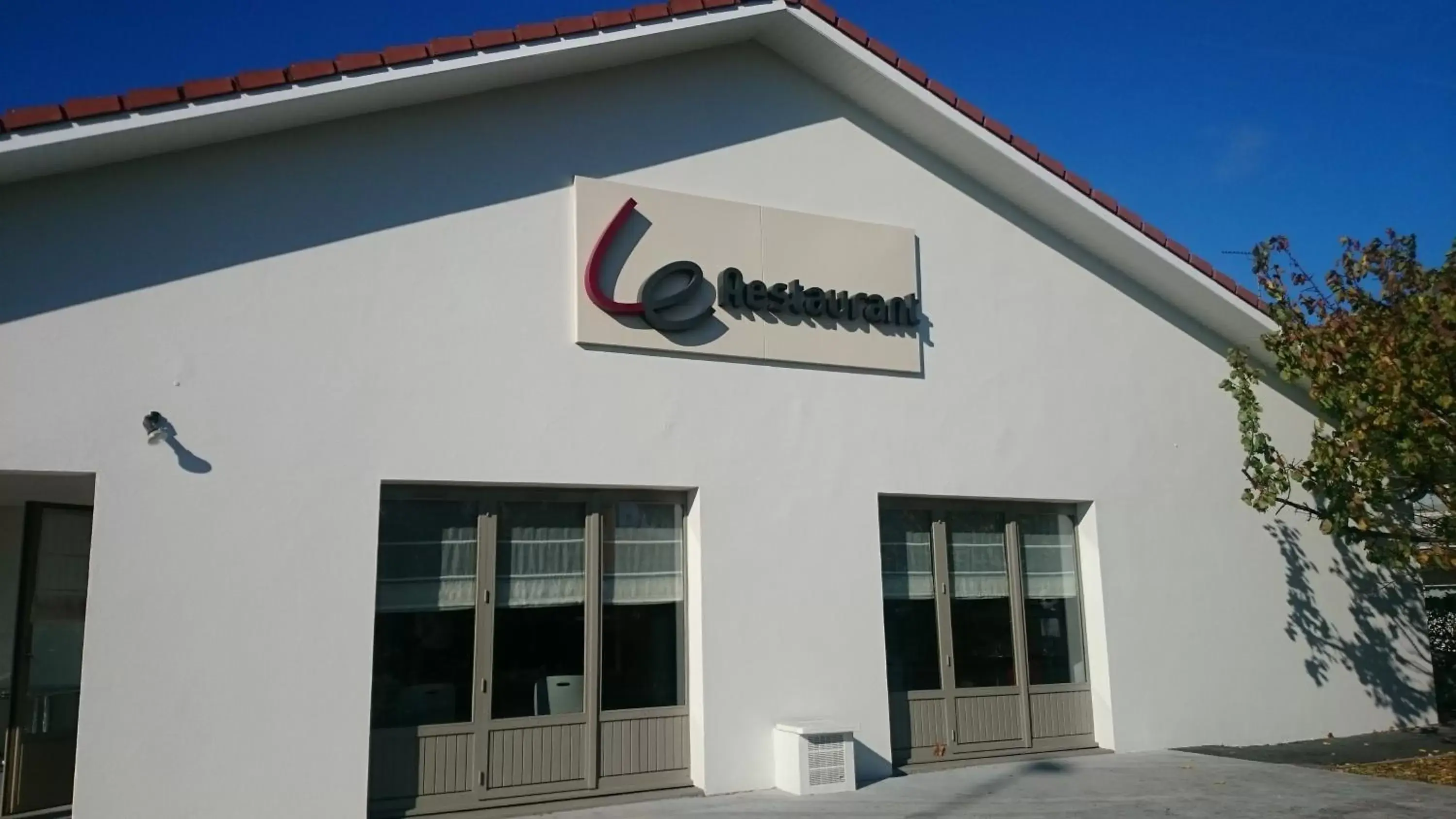 Facade/entrance, Property Building in Campanile Bayonne