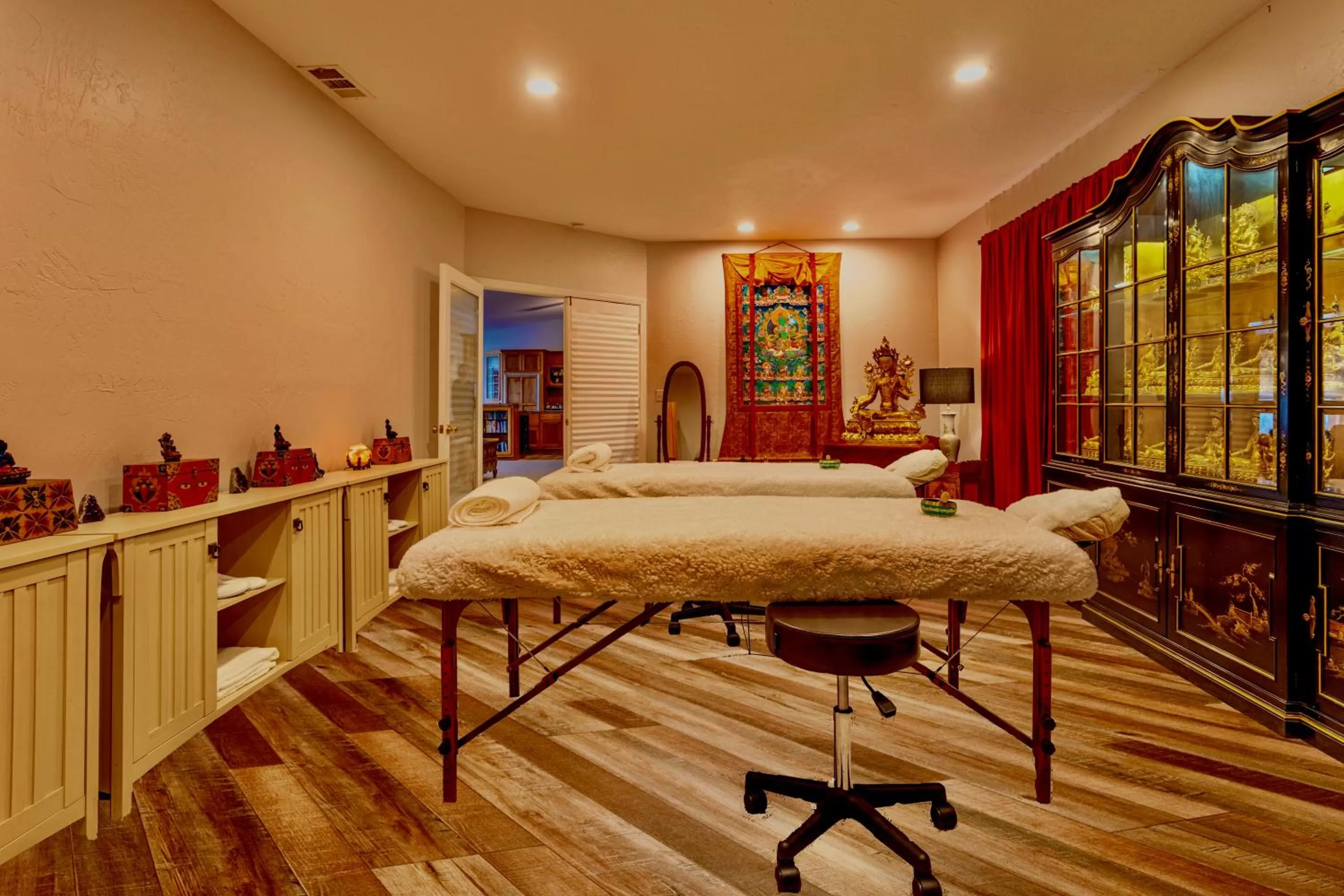 Massage in Quiet Mind Mountain Lodge, Retreat & Spa