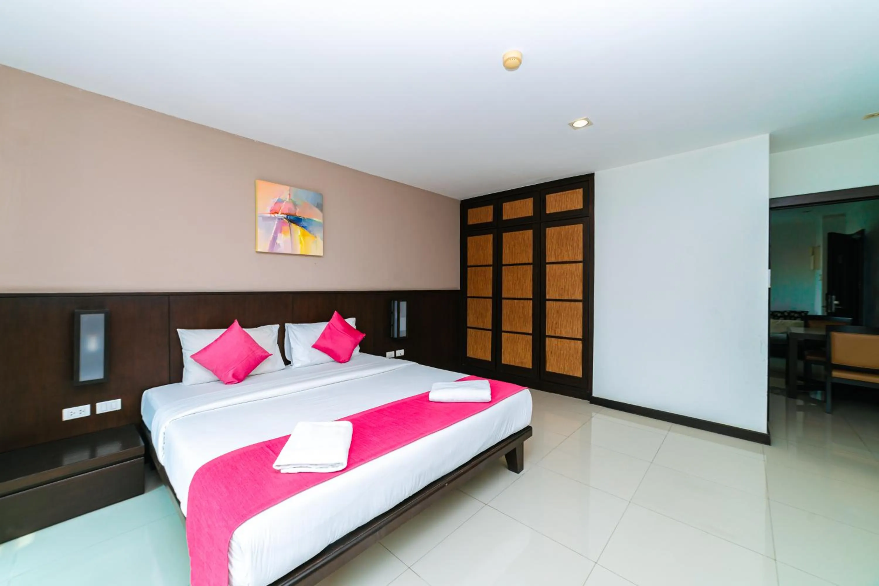 Bed in Ratana Hotel Sakdidet, PHUKET TOWN