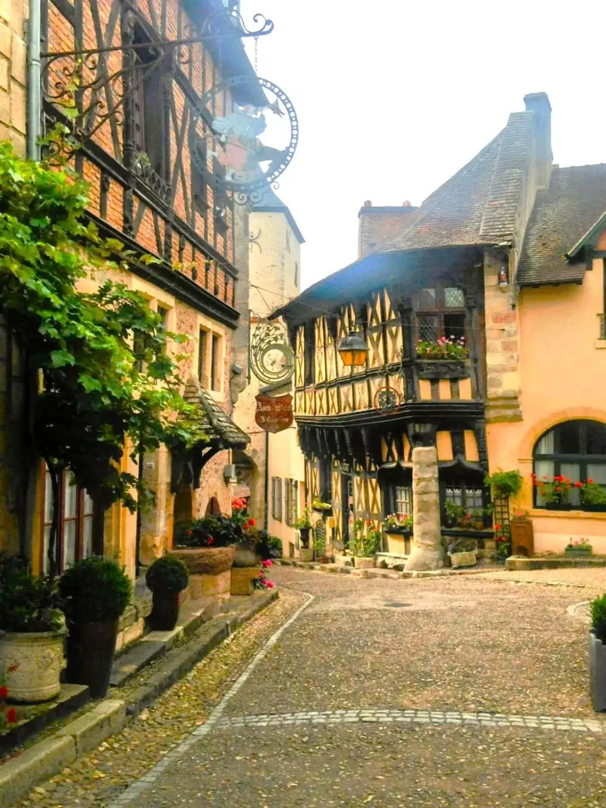 Neighbourhood, Property Building in Logis Hotel La Tourelle du Beffroi