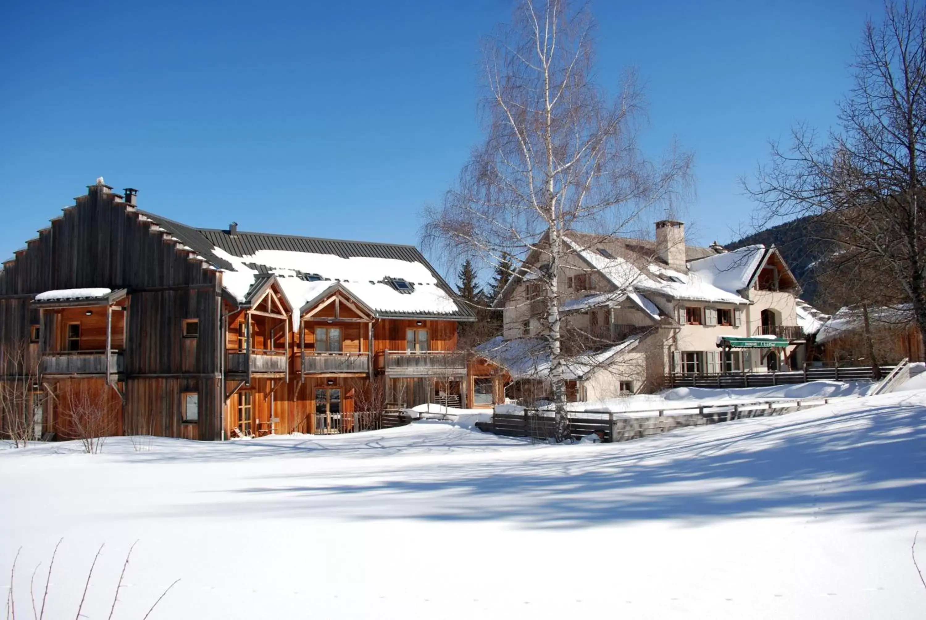 Property building, Winter in Hotel du Golf