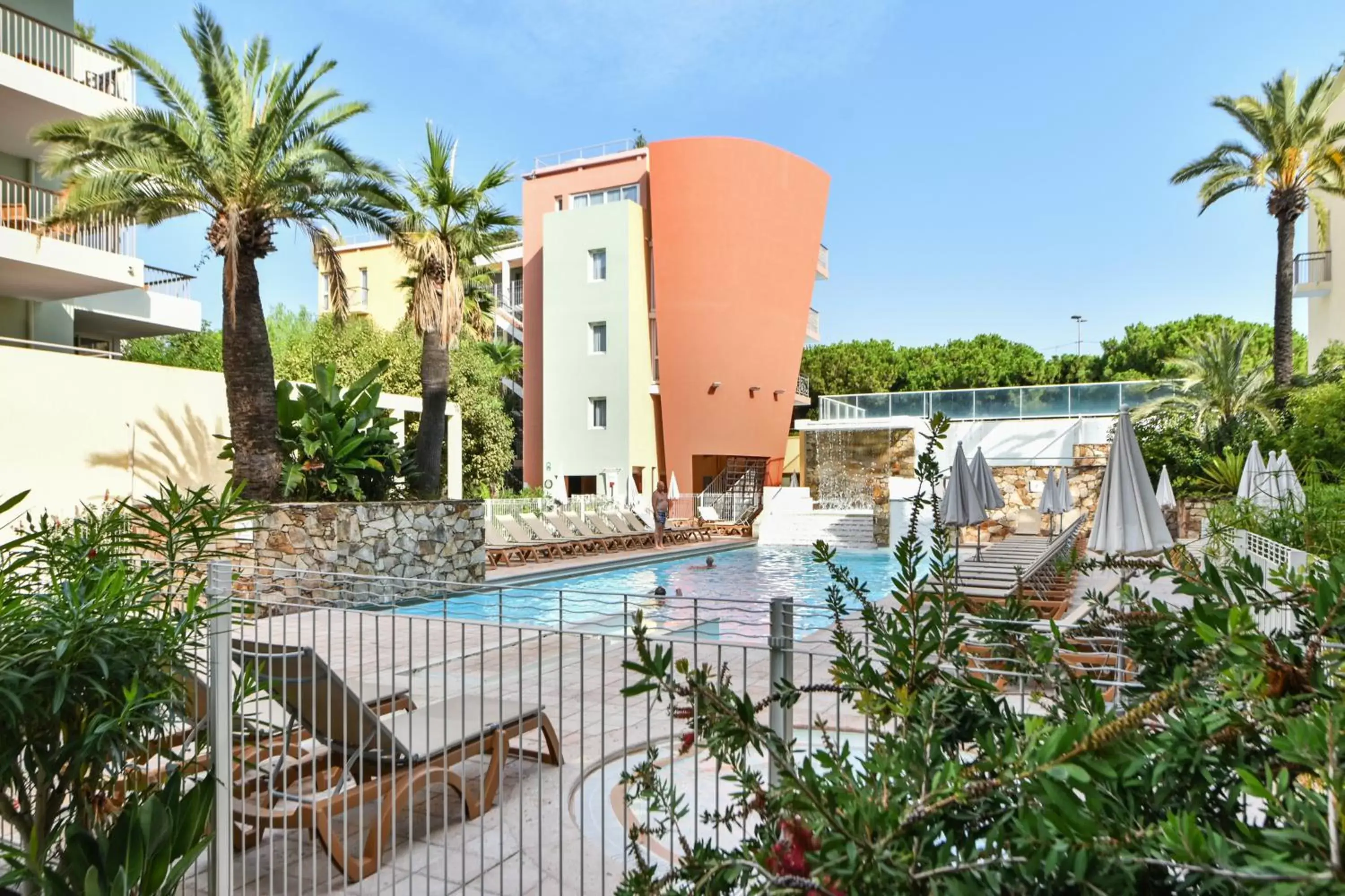 Property building, Swimming Pool in Résidence Pierre & Vacances Premium Port Prestige