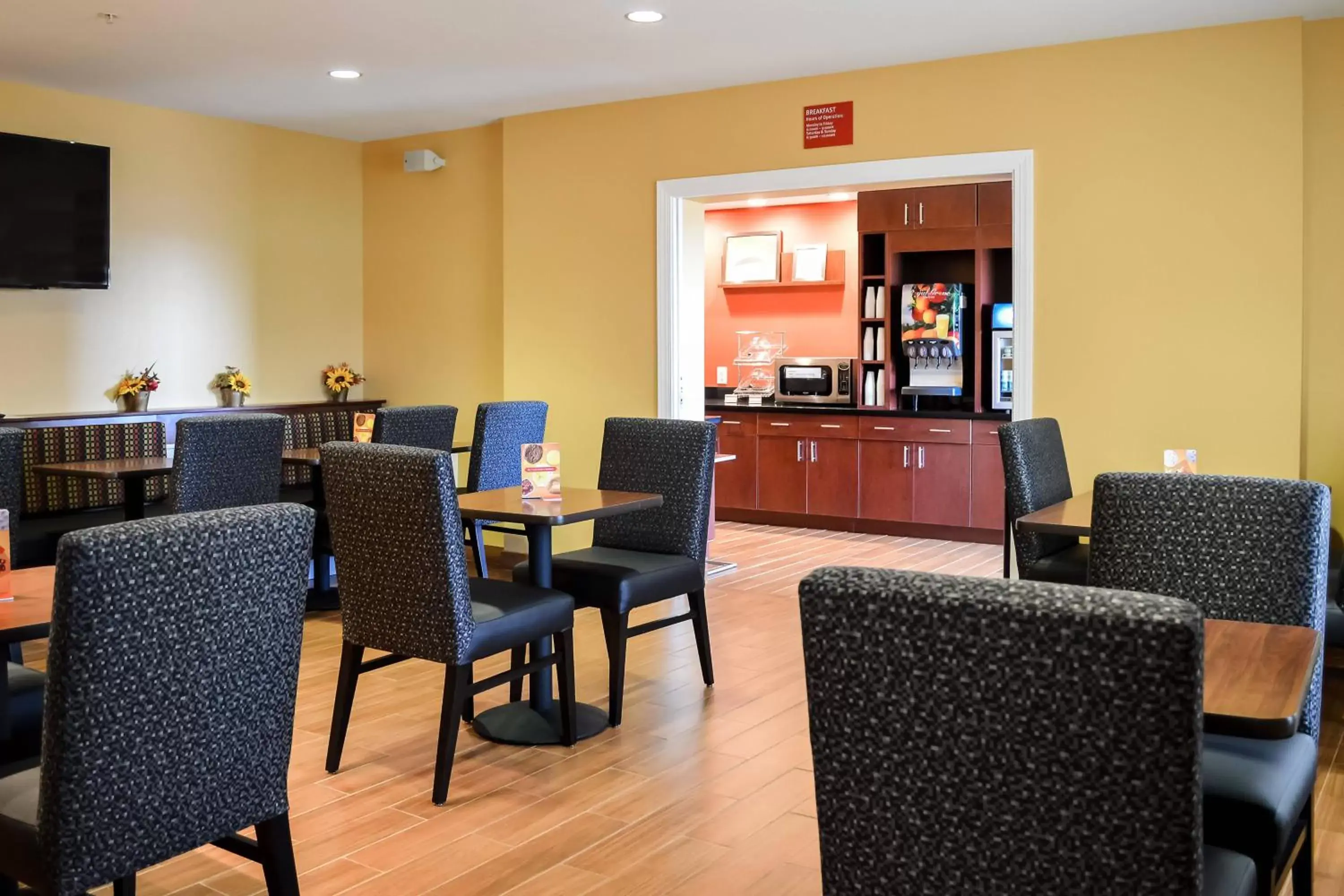 Breakfast, Restaurant/Places to Eat in TownePlace Suites Stafford