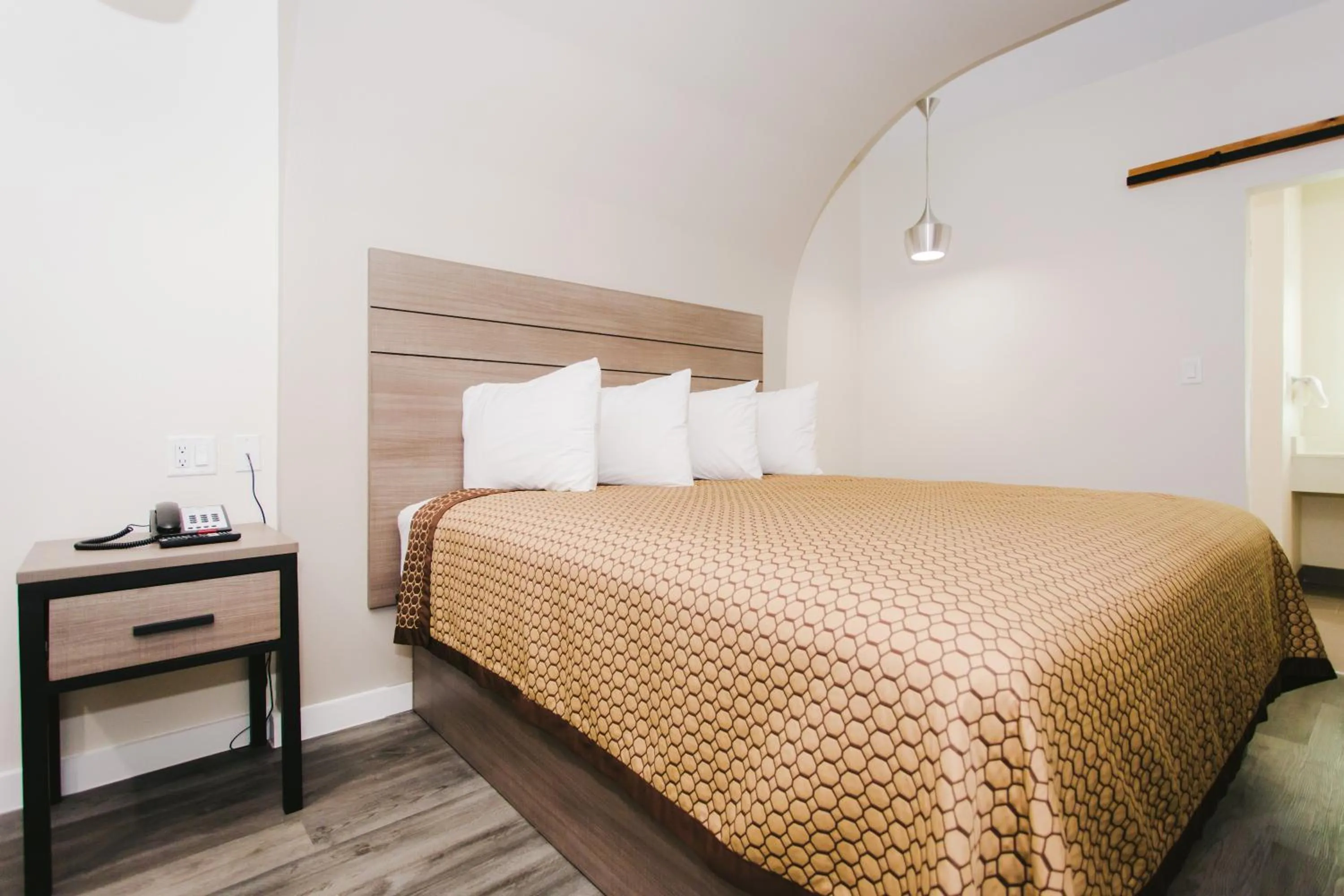 Bed in Palace Inn- Louetta