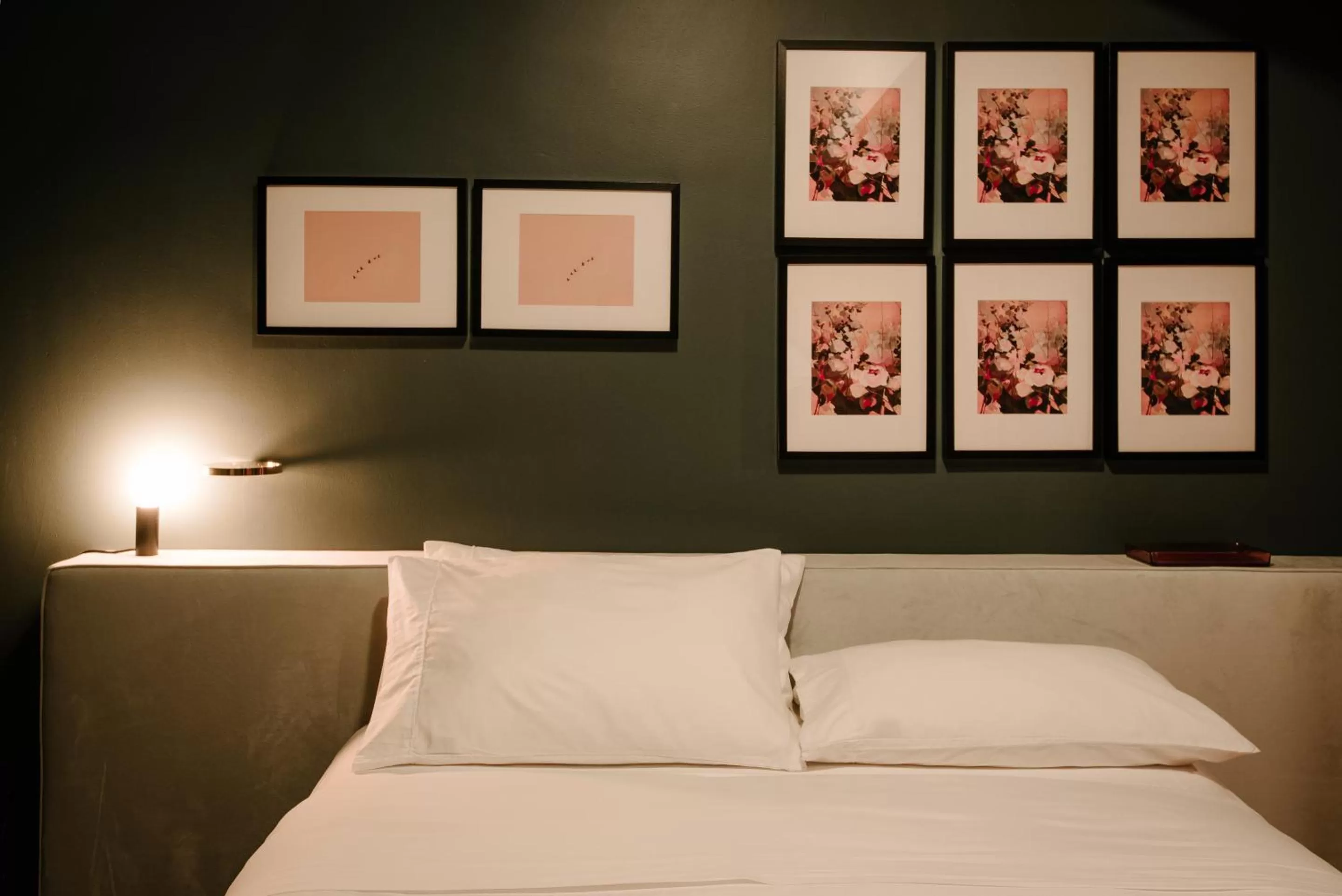 Bed in Rosemount Inn