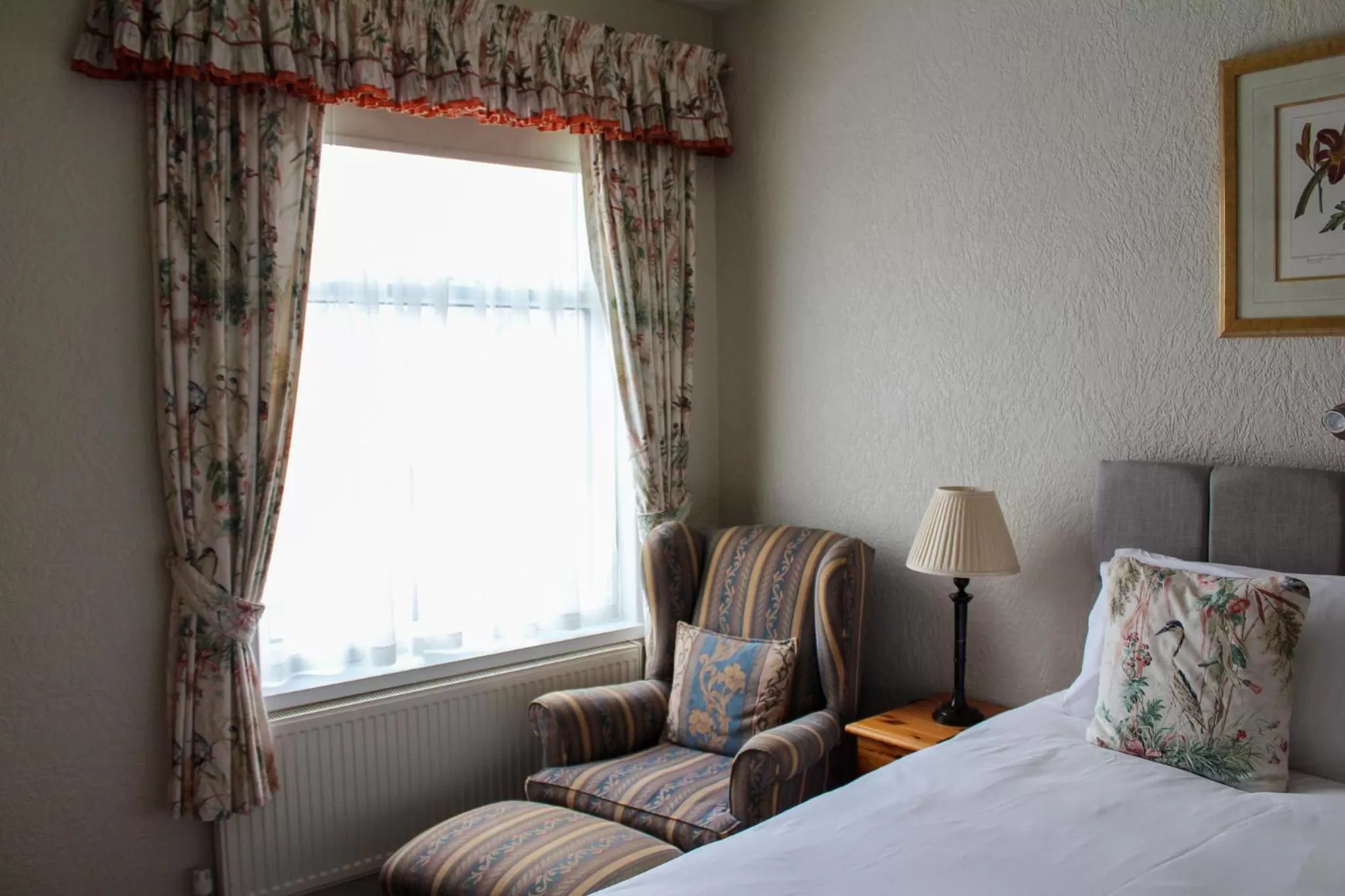 Seating area, Bed in The Gaydon