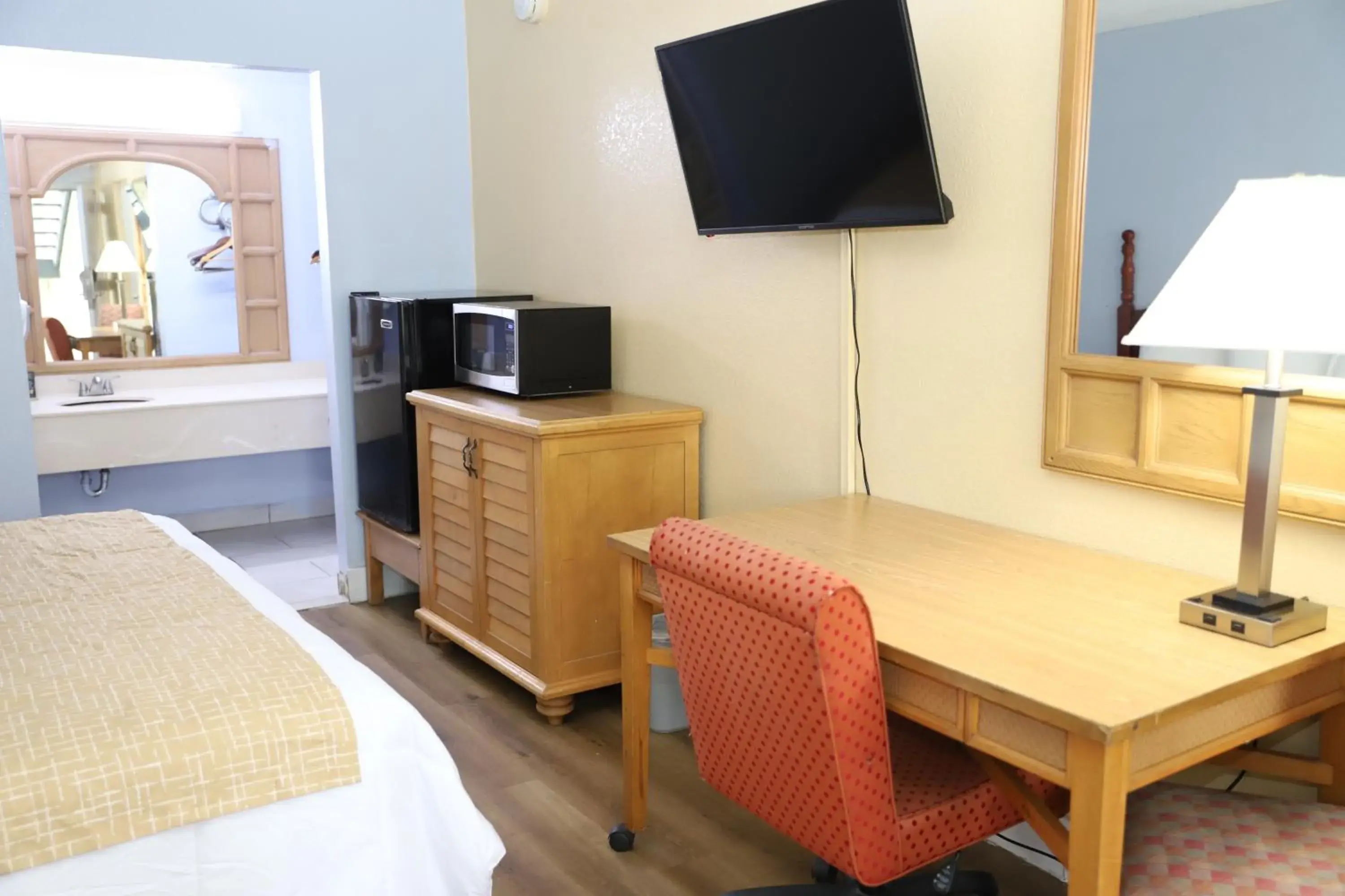 TV and multimedia, TV/Entertainment Center in Travelodge by Wyndham Florence