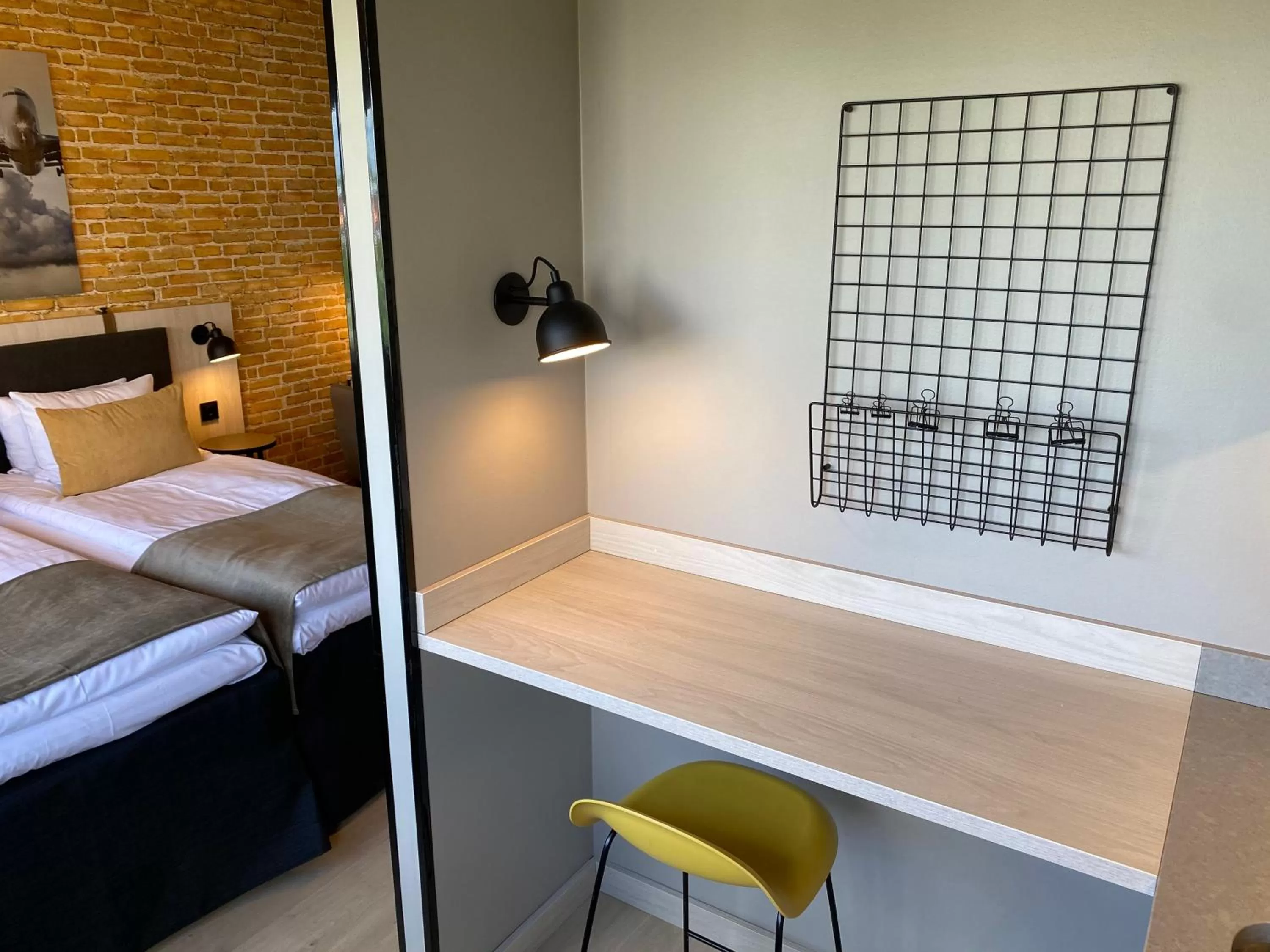 Dining area, Bed in Skyline Airport Hotel