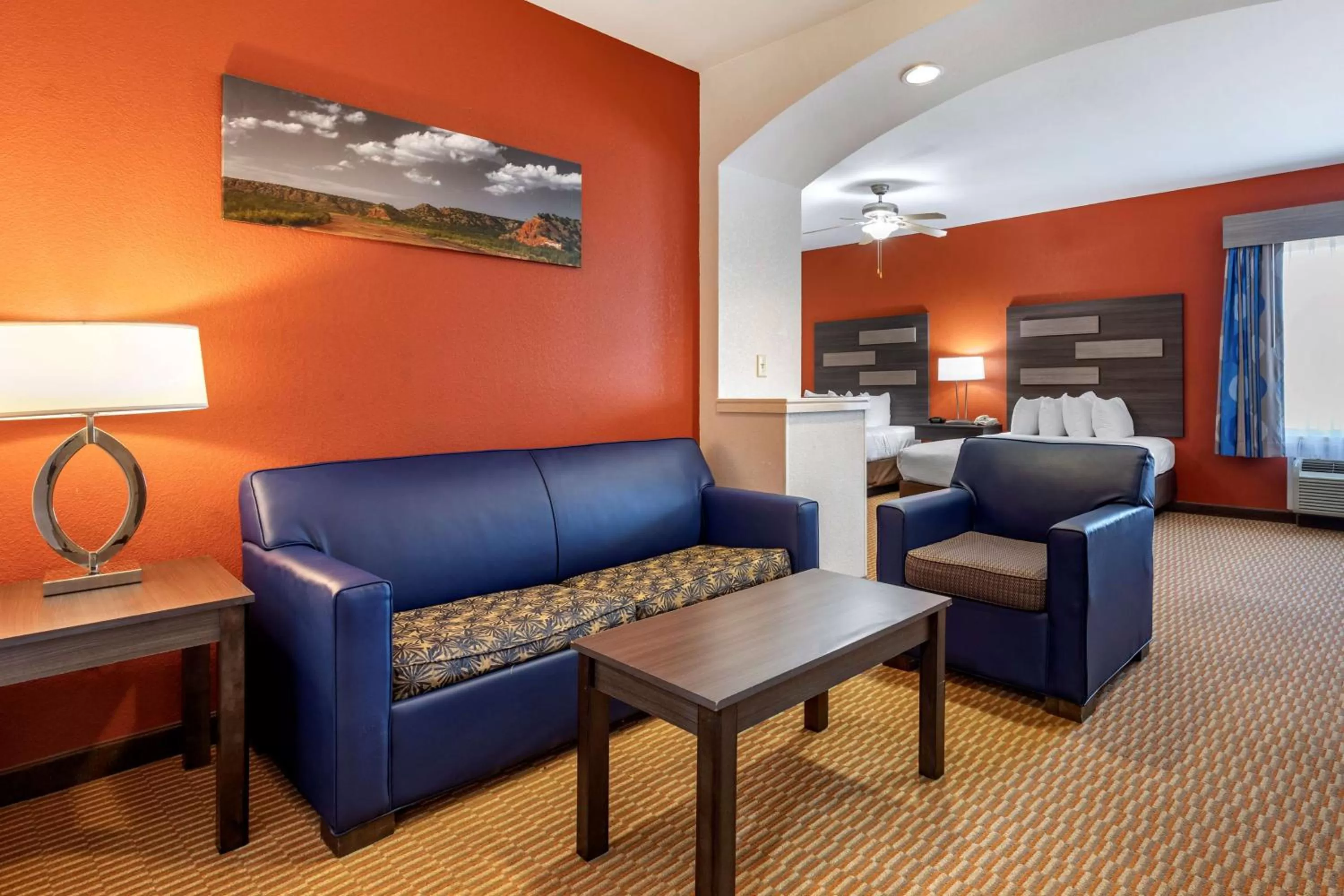 Queen Suite with Roll-In Shower - Disability Access/Non-Smoking in Best Western Palo Duro Canyon Inn & Suites
