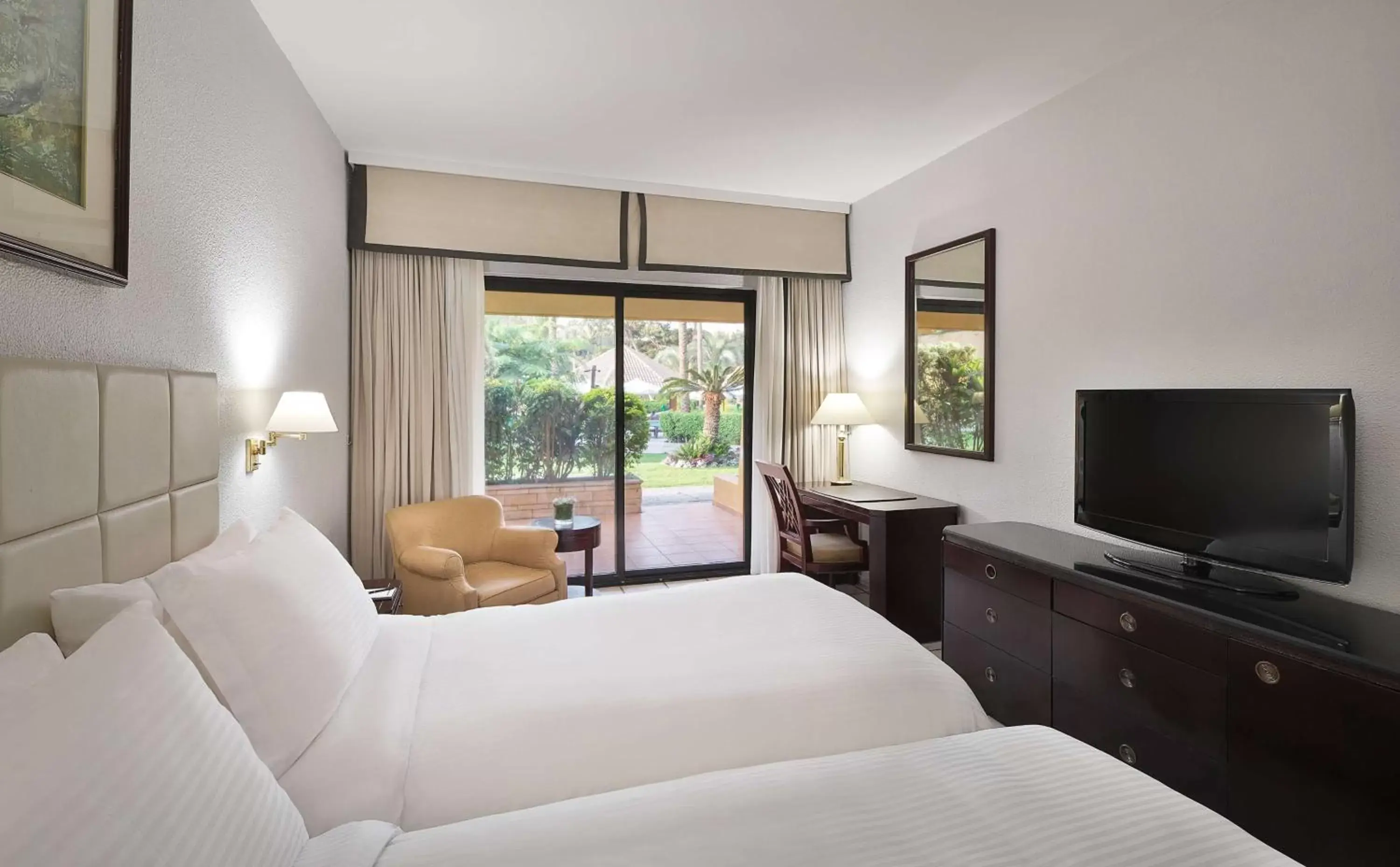 Bedroom, TV/Entertainment Center in Hilton Cairo Heliopolis Hotel