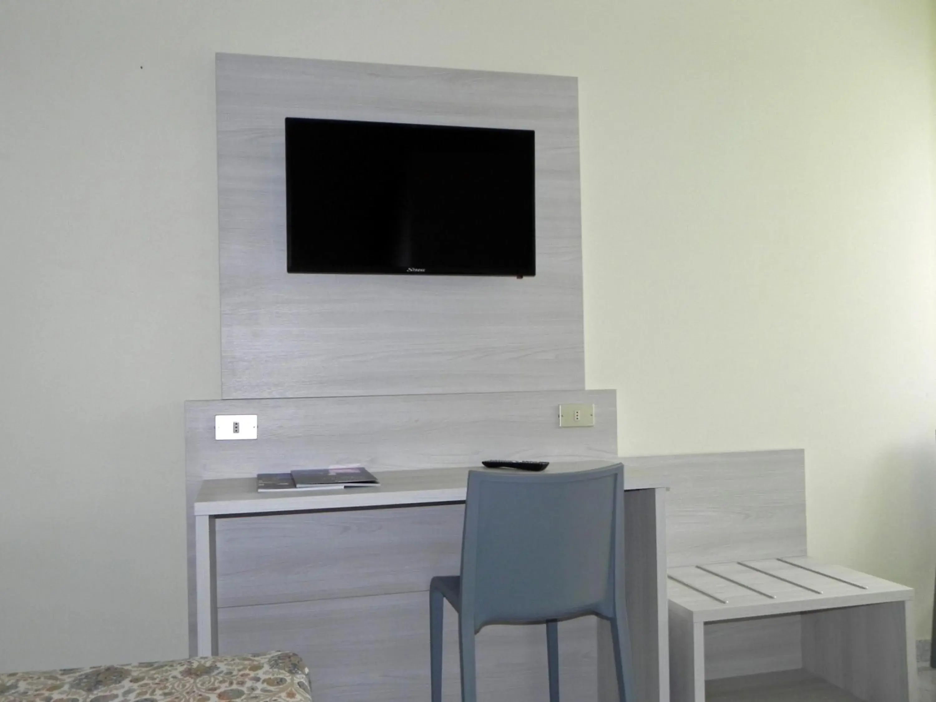 TV/Entertainment Center in Albergo Sant'Anna