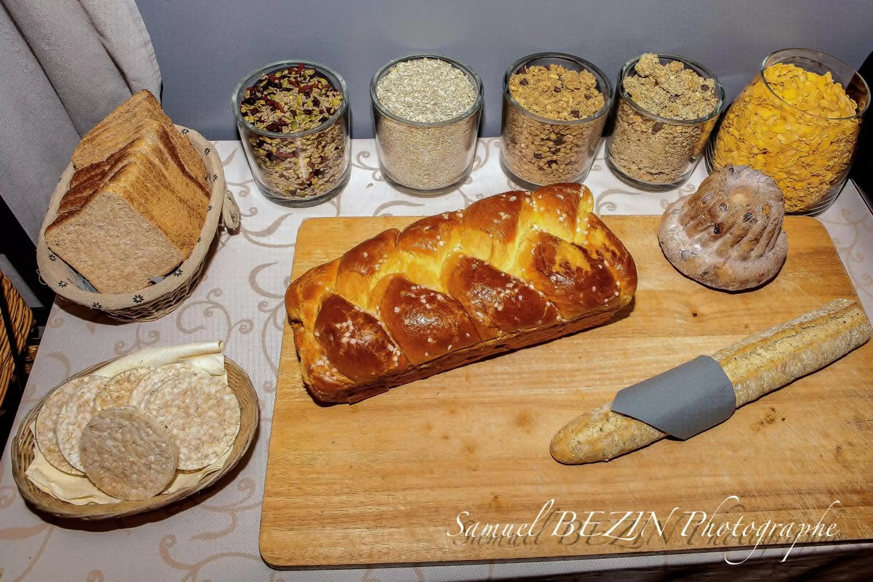 Continental breakfast, Food in Logis Hostellerie Du Mont Aimé