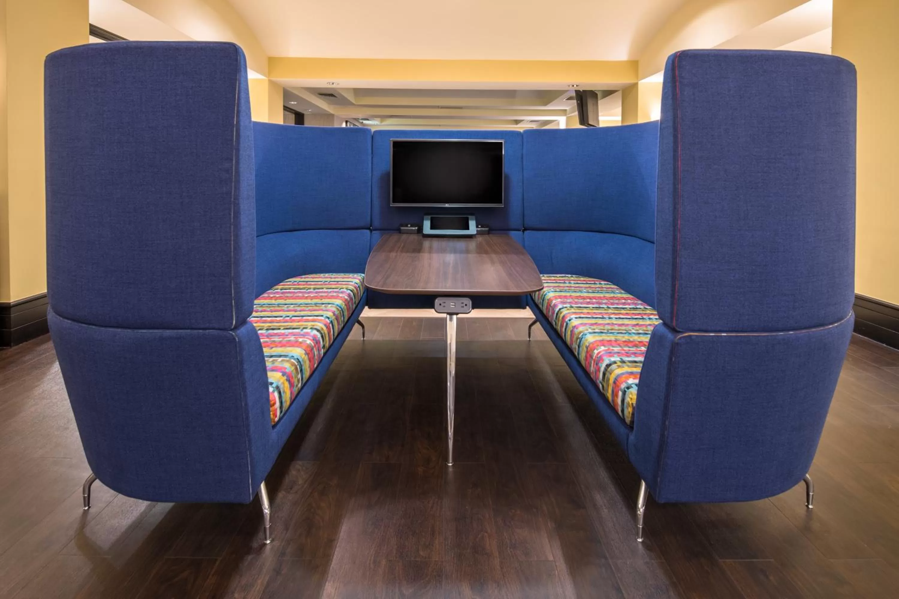 Lobby or reception in Crowne Plaza Cabana Hotel by IHG