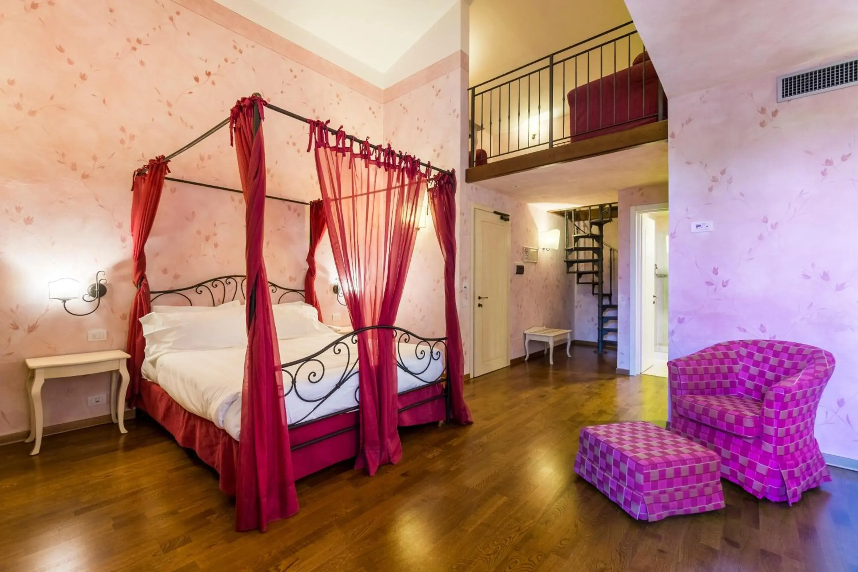 Bed, Bunk Bed in Hotel Borgo Di Cortefreda