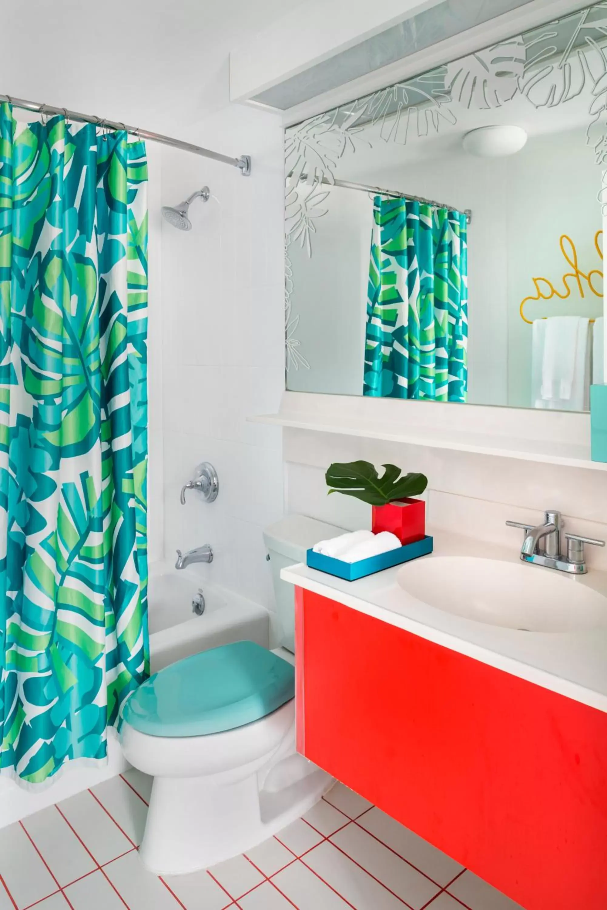 Toilet, Bathroom in Shoreline Hotel Waikiki