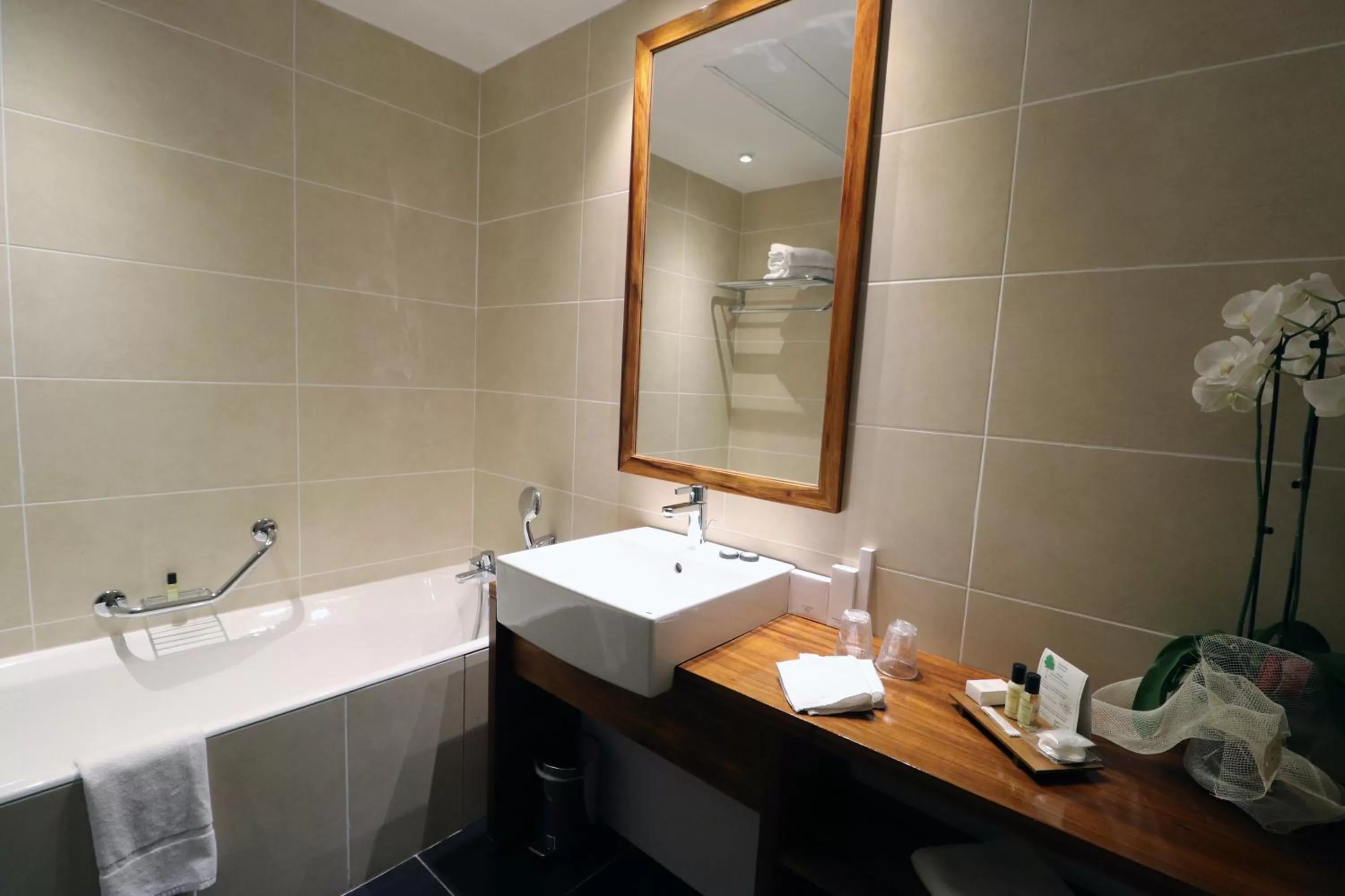 Bathroom in Abbaye des Capucins Spa & Resort