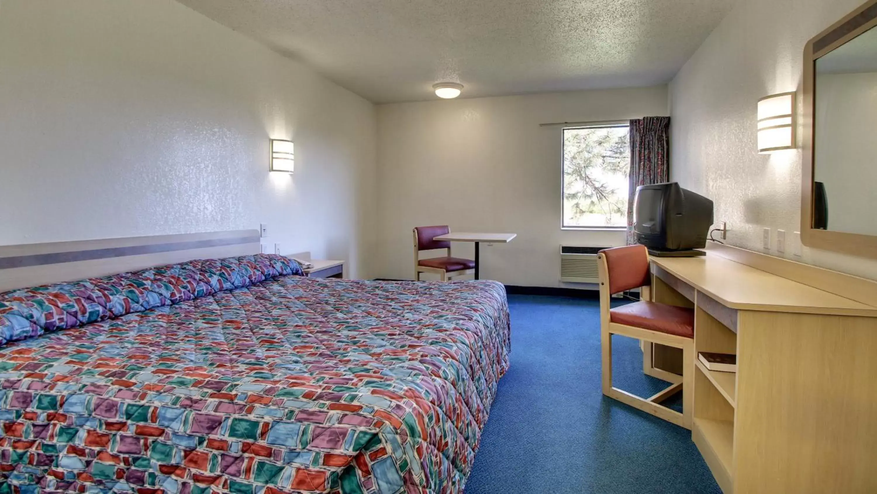 Photo of the whole room, Bed in Baymont Inn & Suites Shawnee