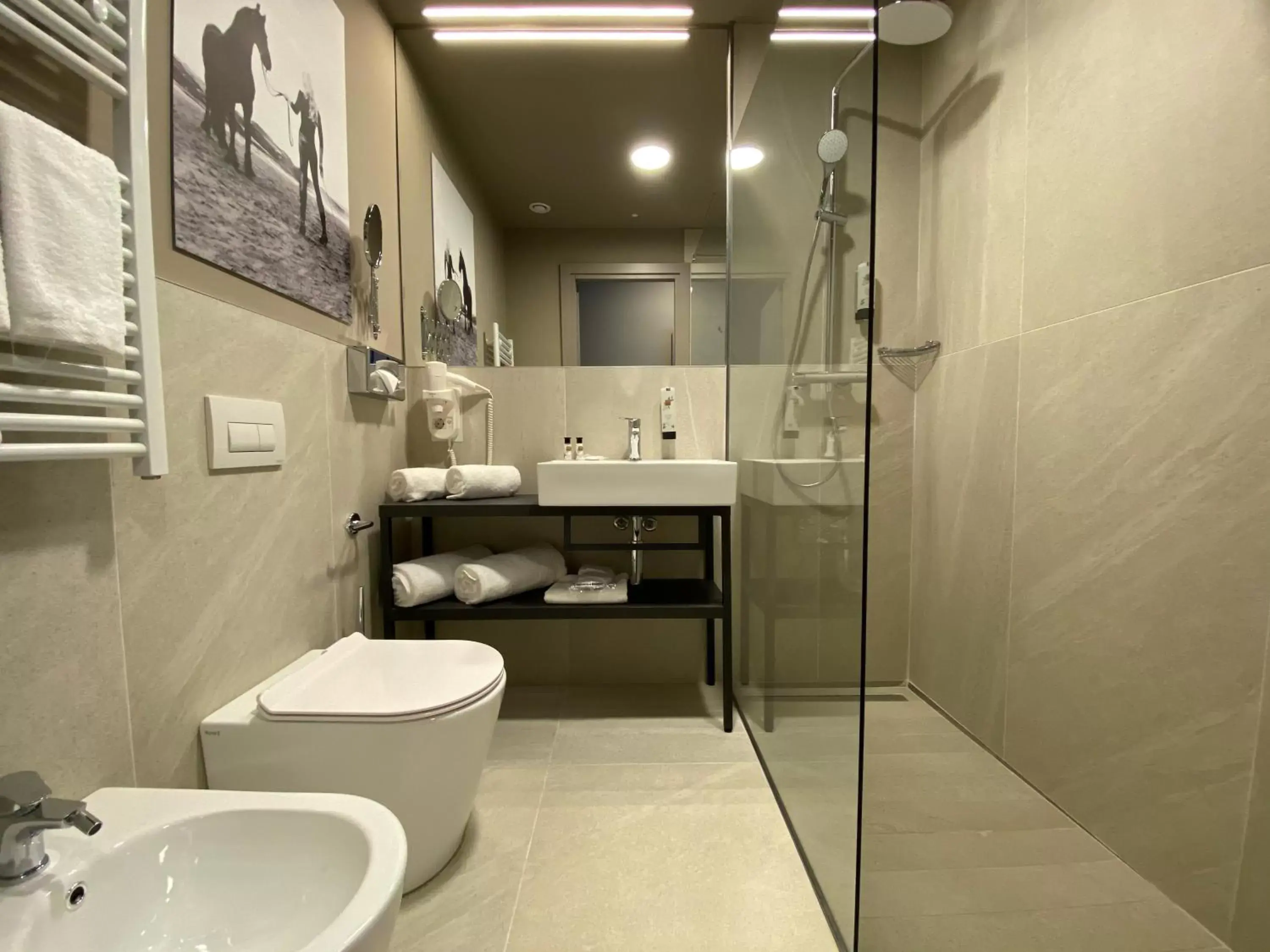 Bathroom in Amedia Milano, Trademark Collection by Wyndham