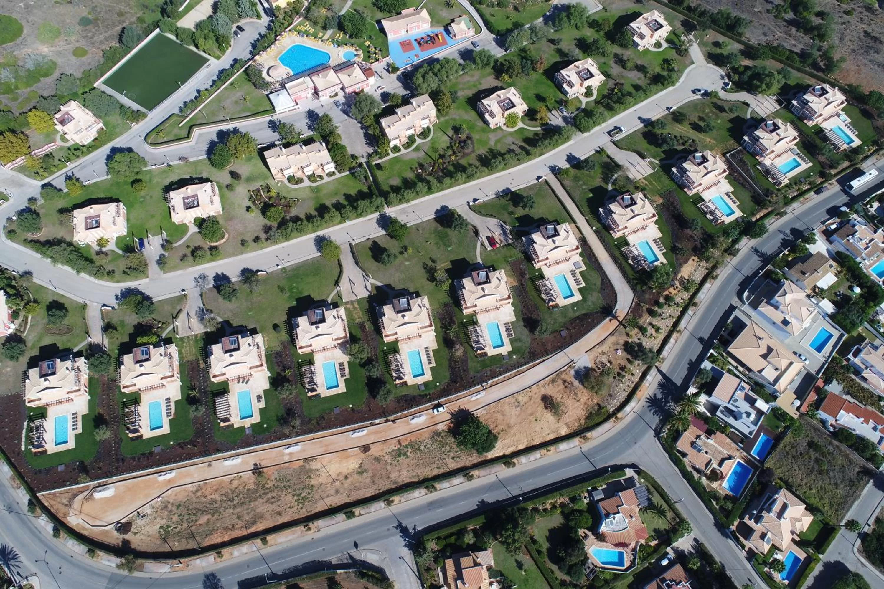 Bird's eye view in Colina da Lapa & Villas