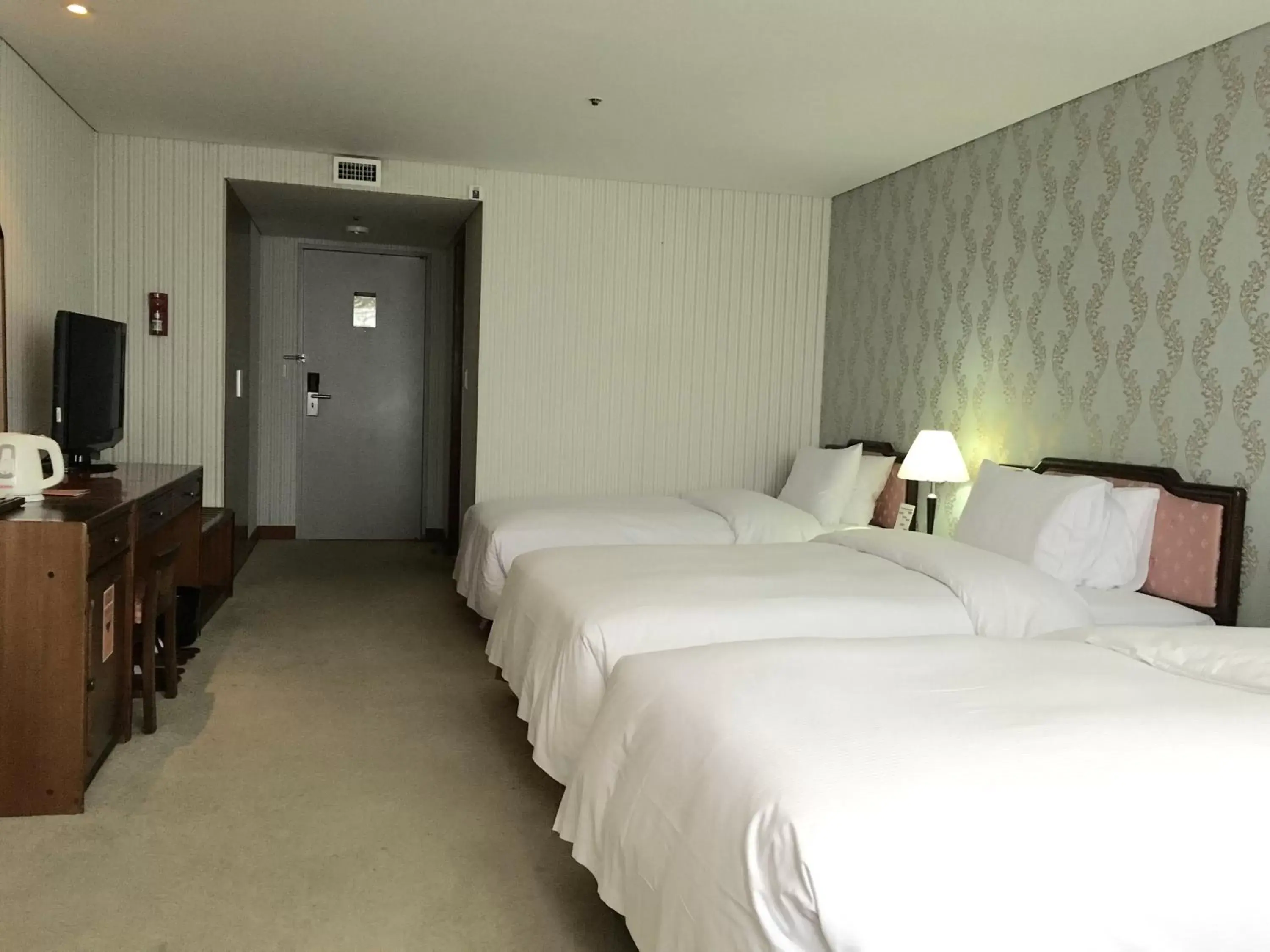 Photo of the whole room, Bed in Hotel President