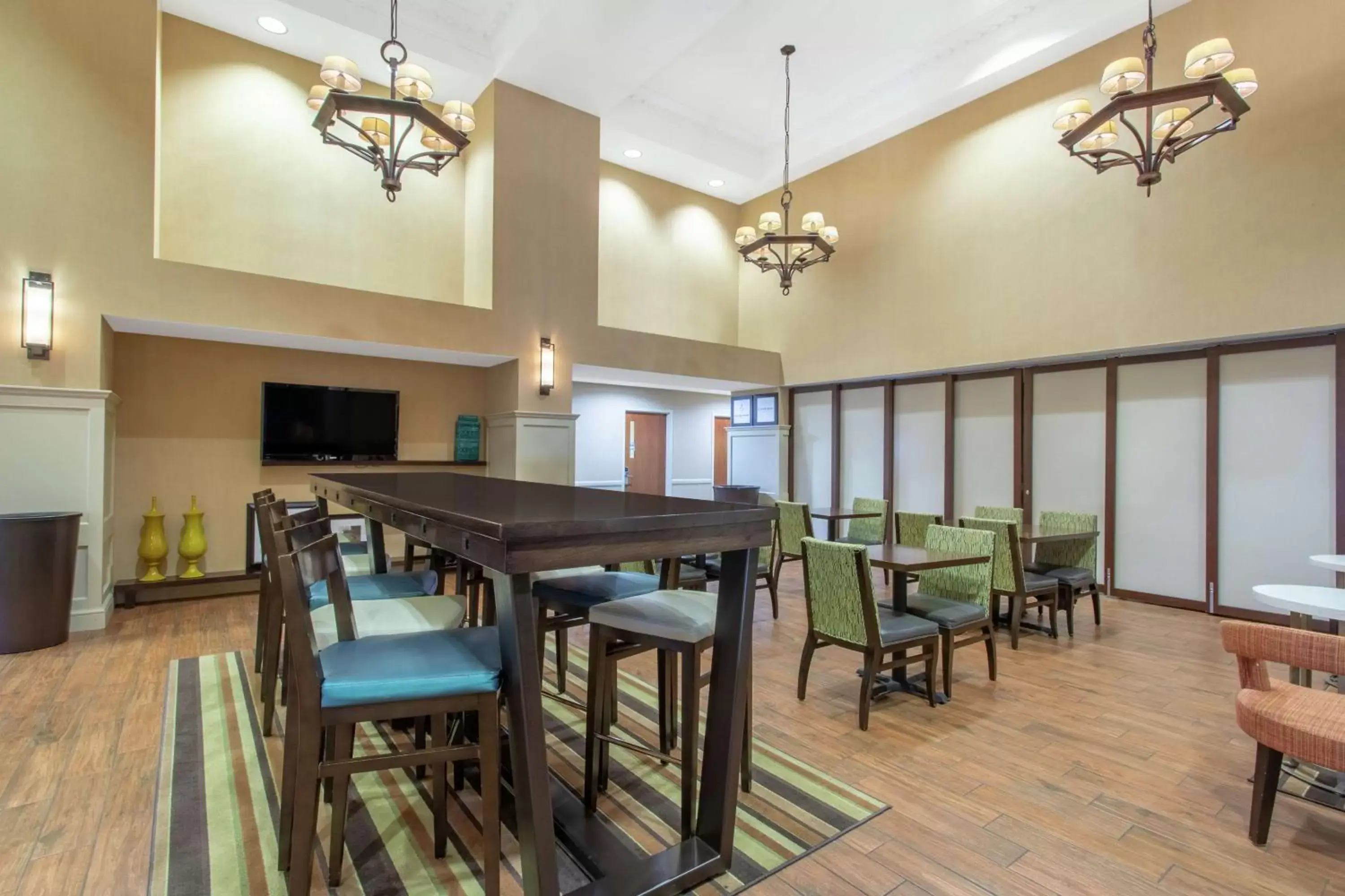 Lobby or reception, Restaurant/Places to Eat in Hampton Inn & Suites Albany-Airport