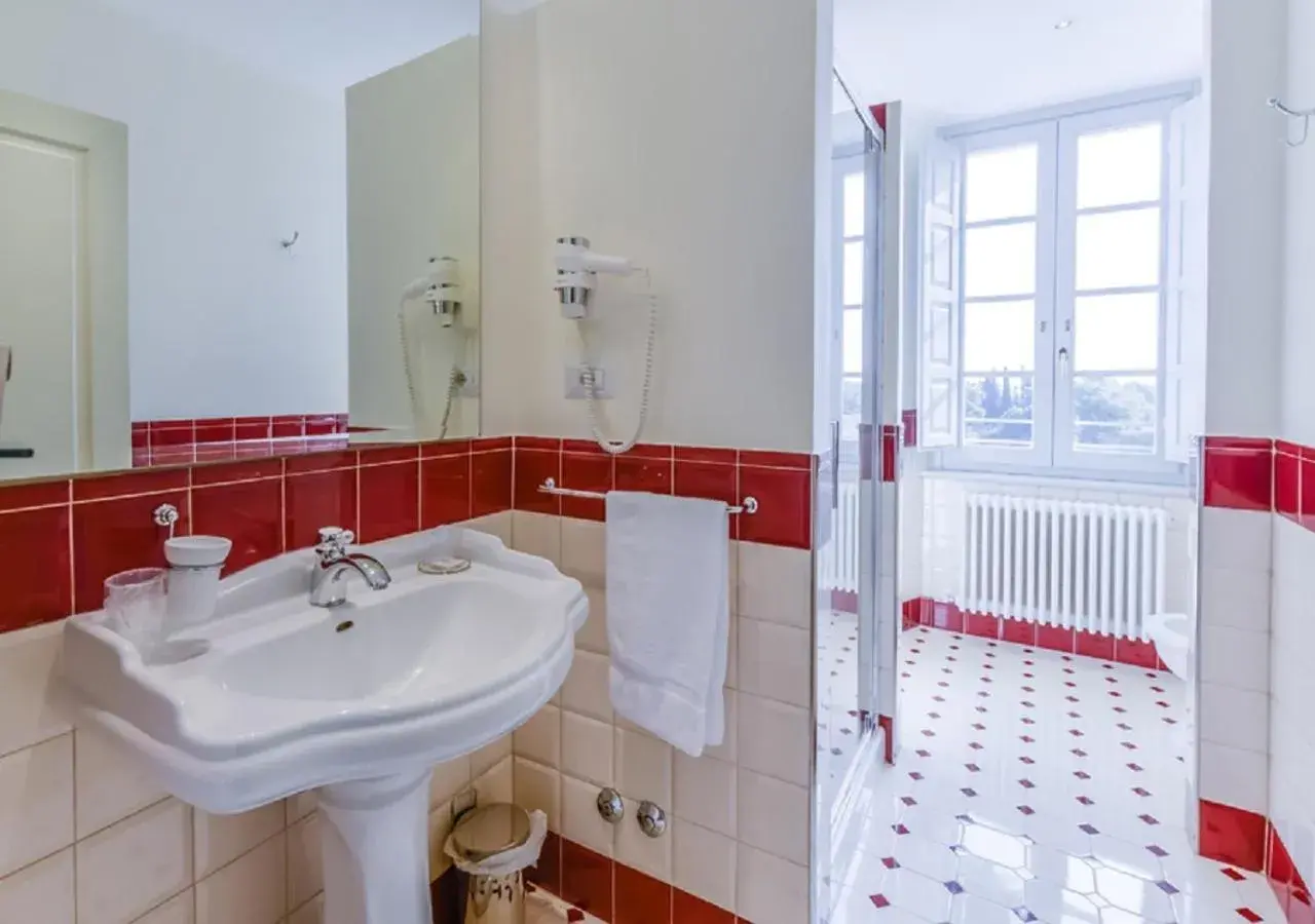 Shower, Bathroom in Relais Paradiso Resort & Spa