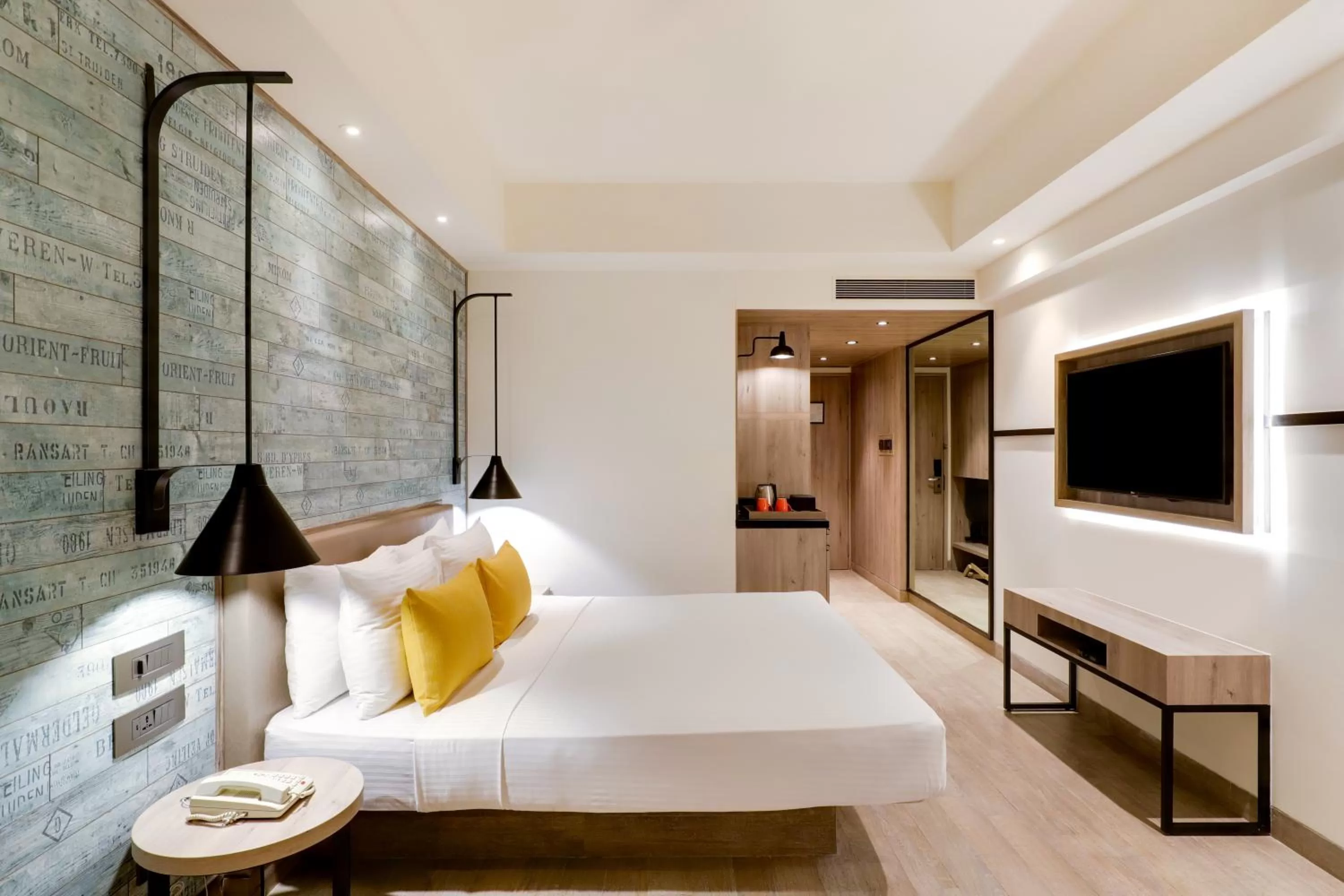 Bedroom, Bed in Lemon Tree Premier, Mumbai International Airport
