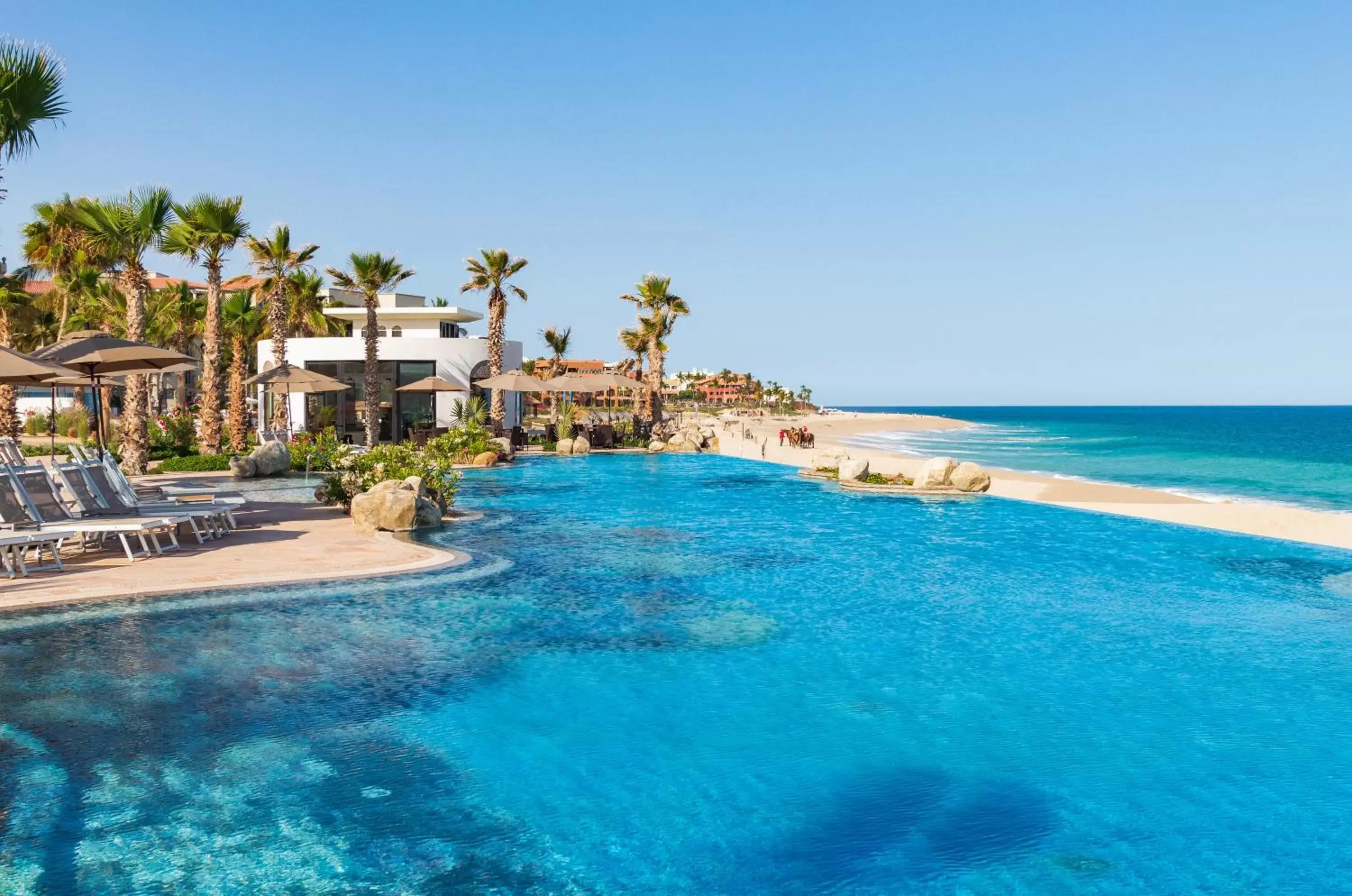 Swimming Pool in Villa La Valencia Beach Resort & Spa Los Cabos